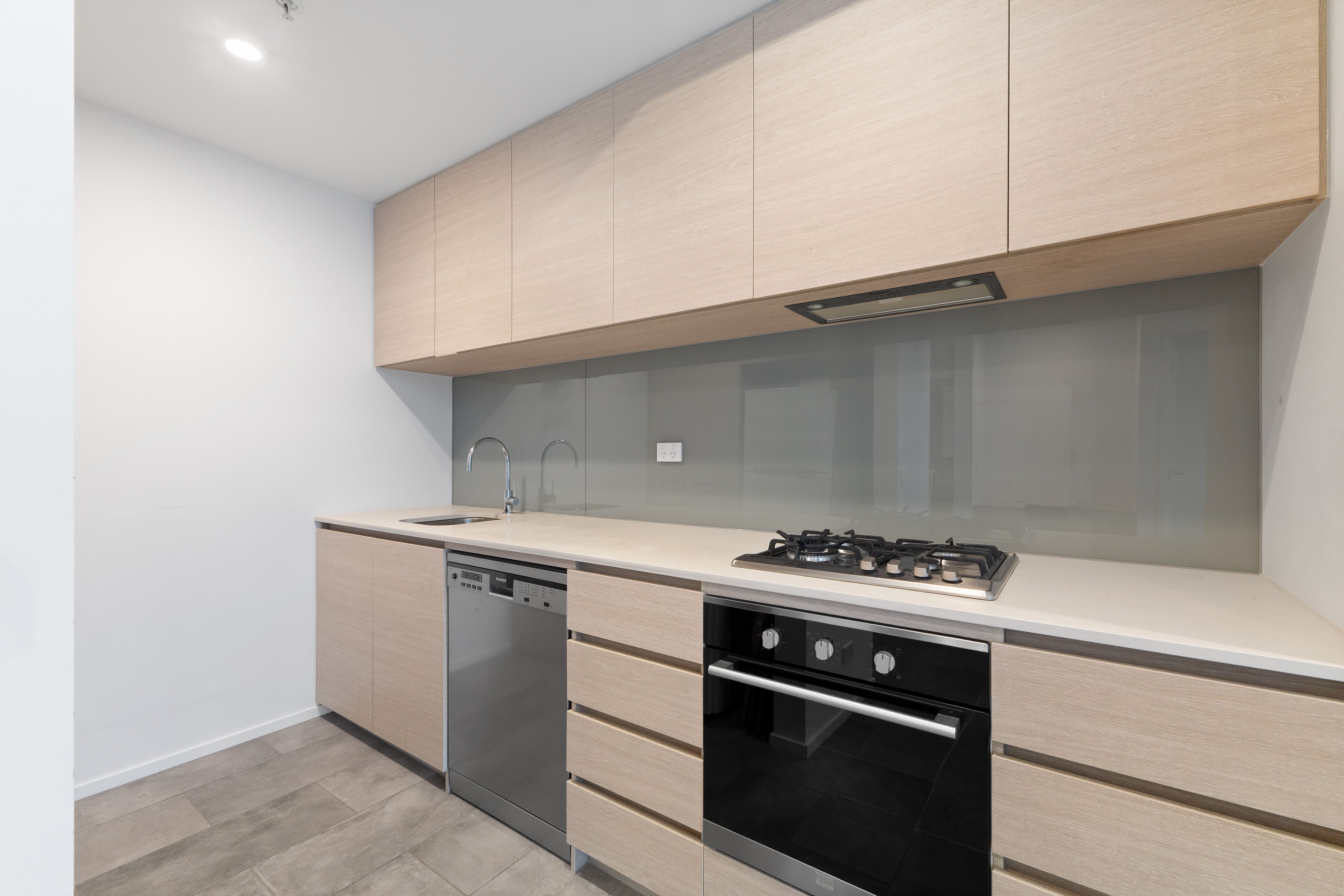 311/16 Lomandra Drive — photo 3 of 6