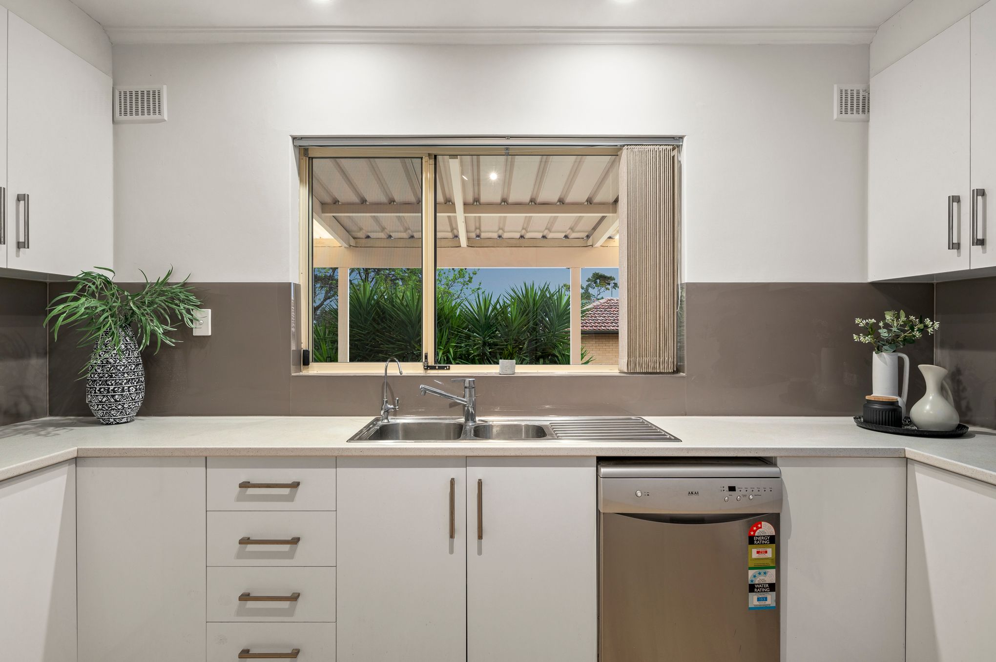 45 Laffers Crescent — photo 8 of 22