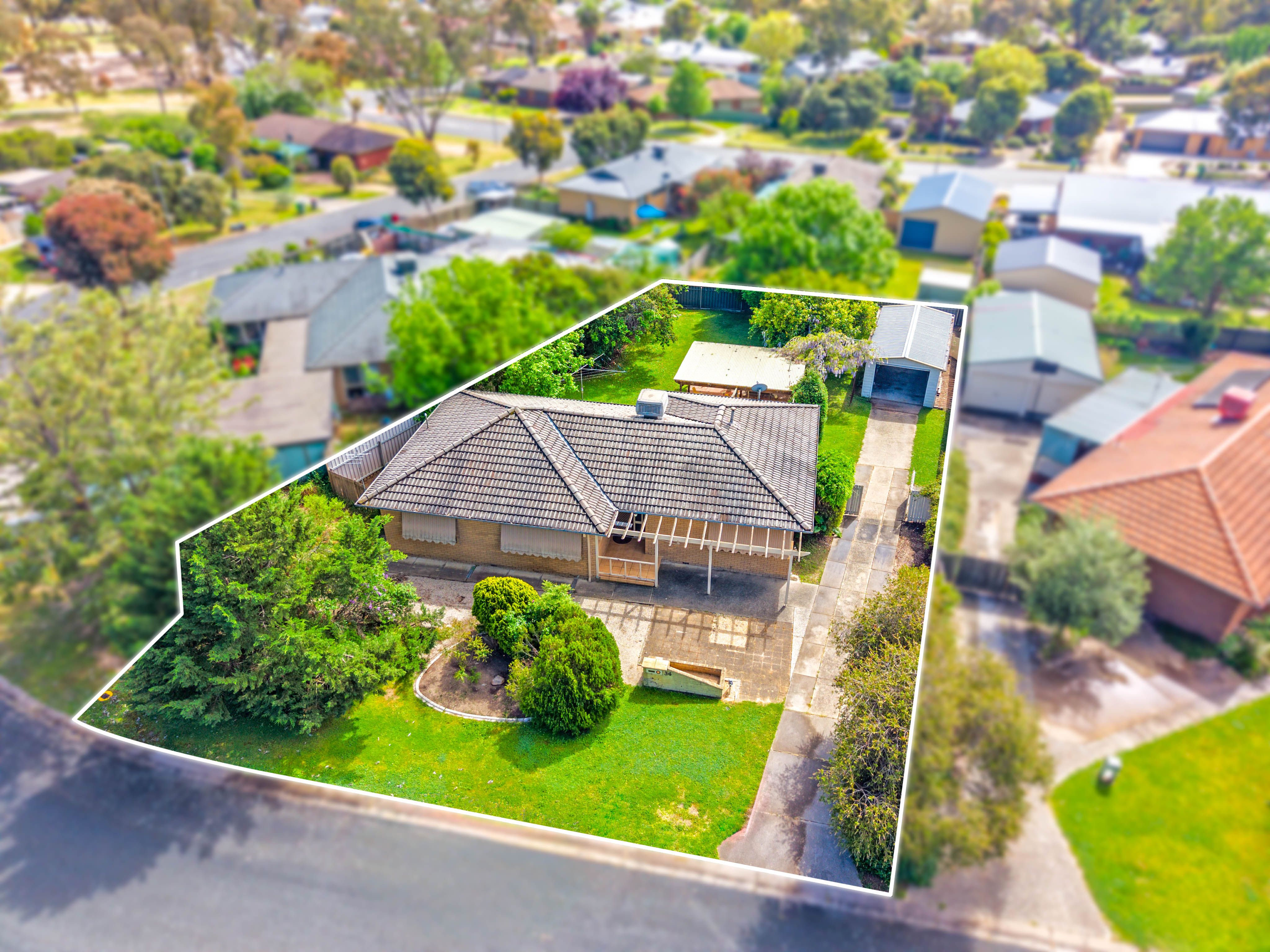 34 Morgan Crescent — photo from Ray White Albury Central