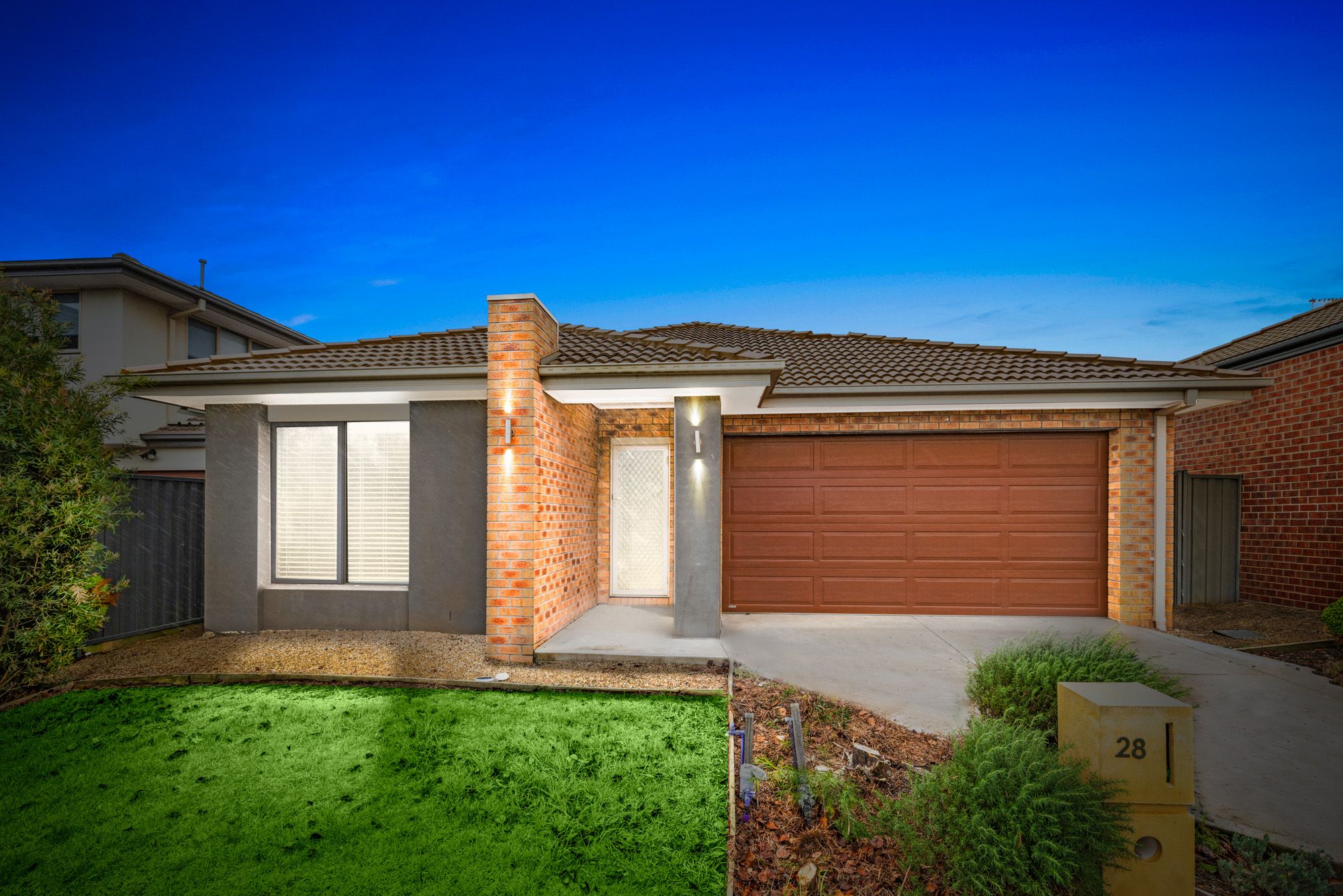 28 Miniata Way, MANOR LAKES VIC 3024