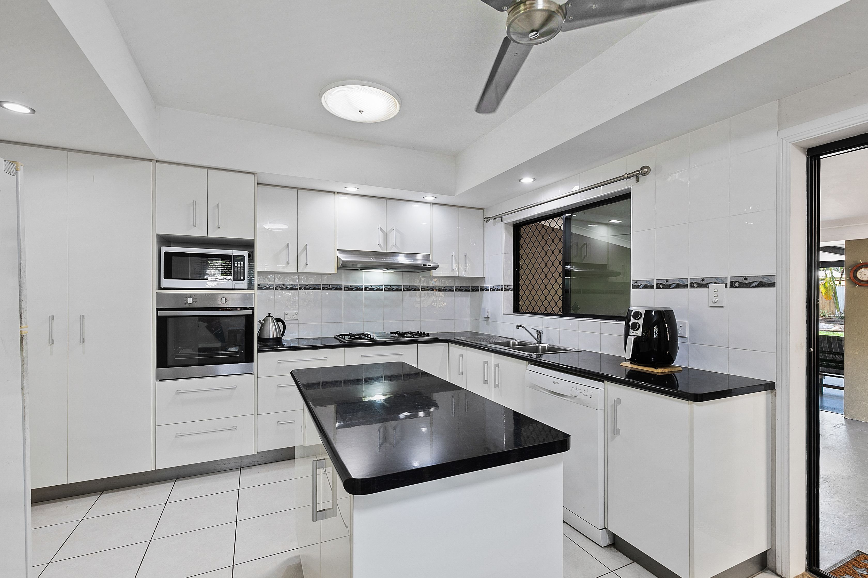 6 Banool Close, White Rock, QLD 4868