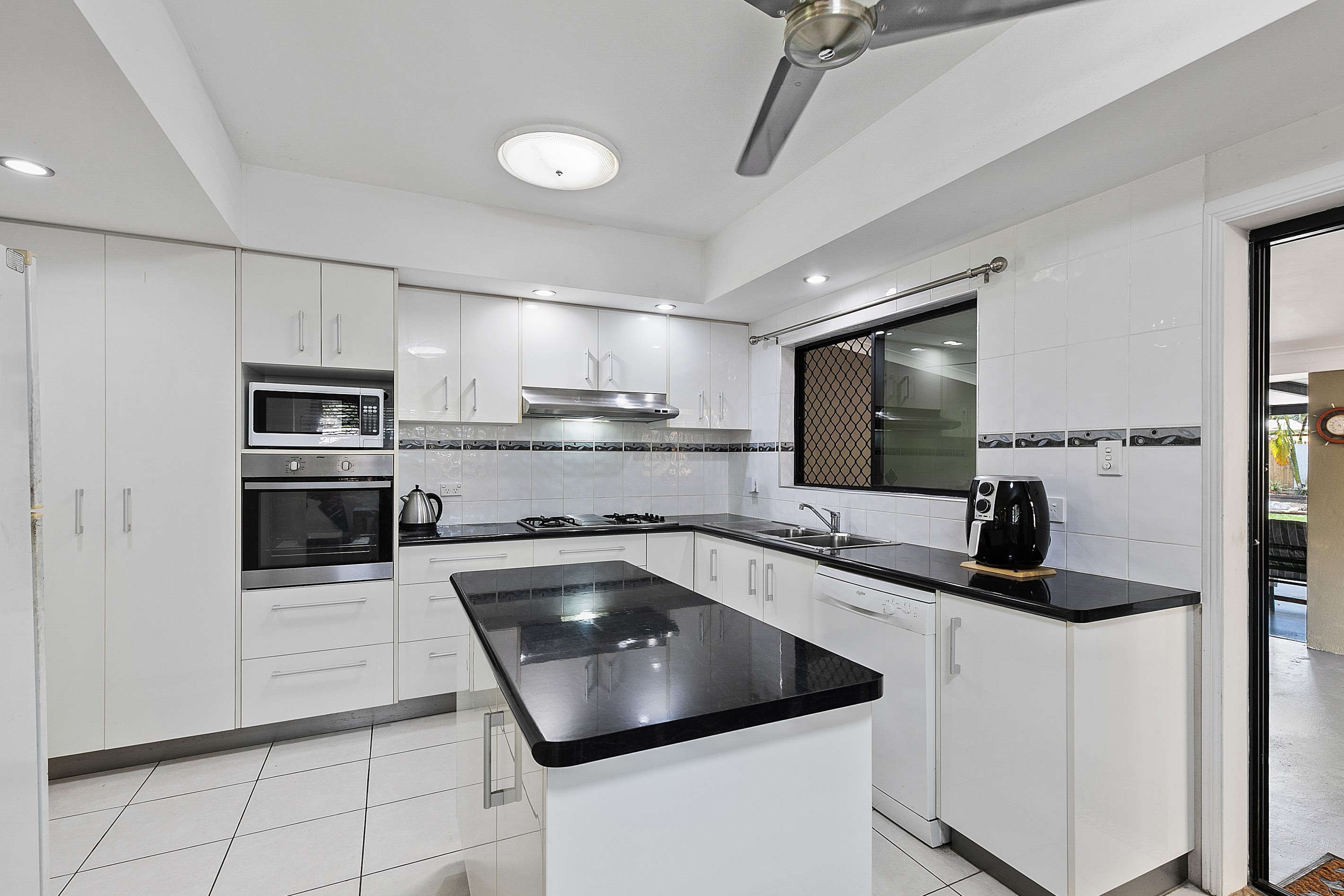 6 Banool Close, White Rock, QLD 4868