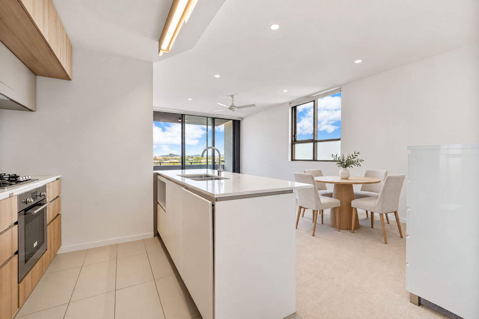 604/58 Manilla Street — photo 3 of 10