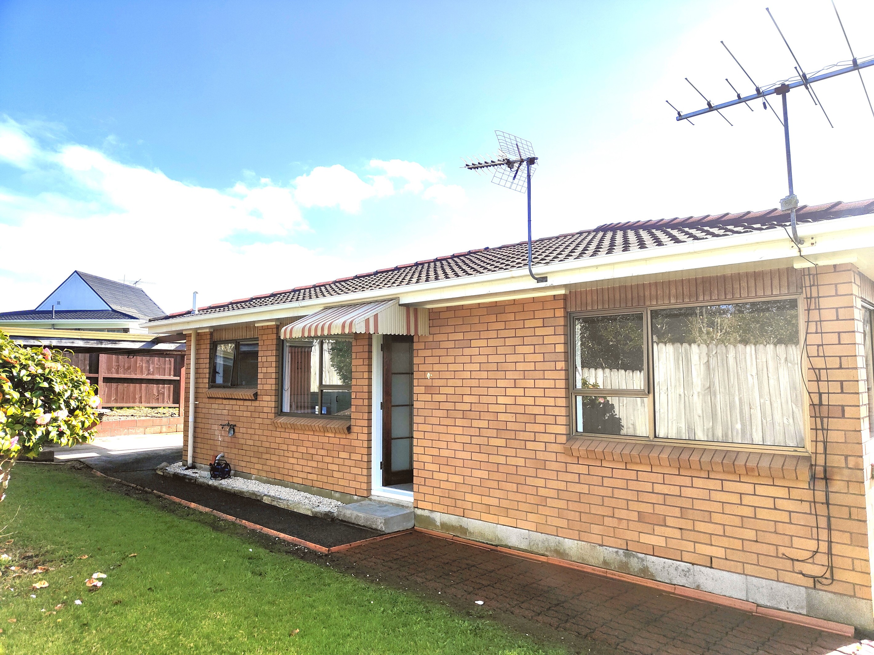 2/4 Rachael Place, Farm Cove, Manukau City