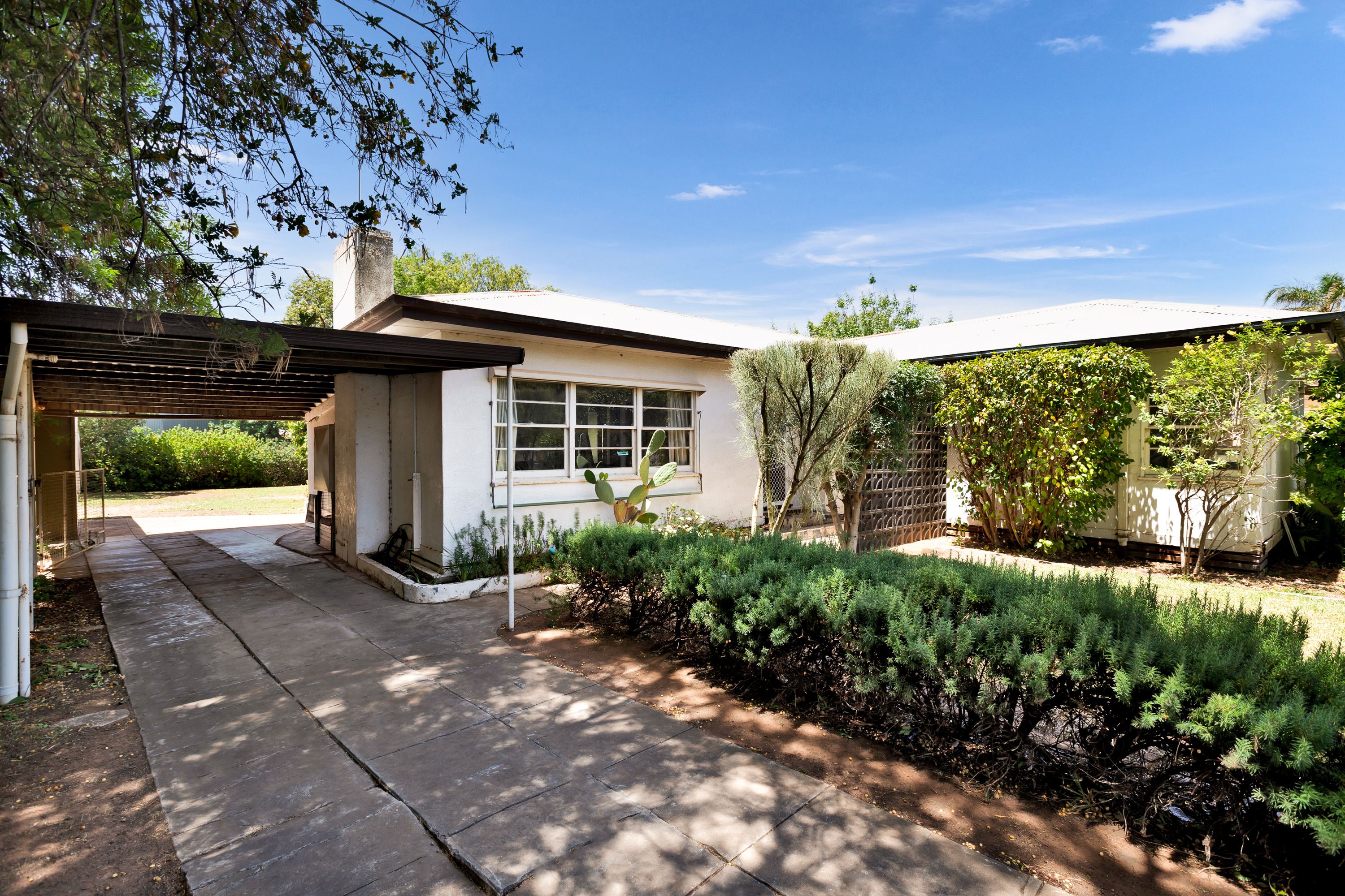138 Hawthorn Grove — photo 3 of 30