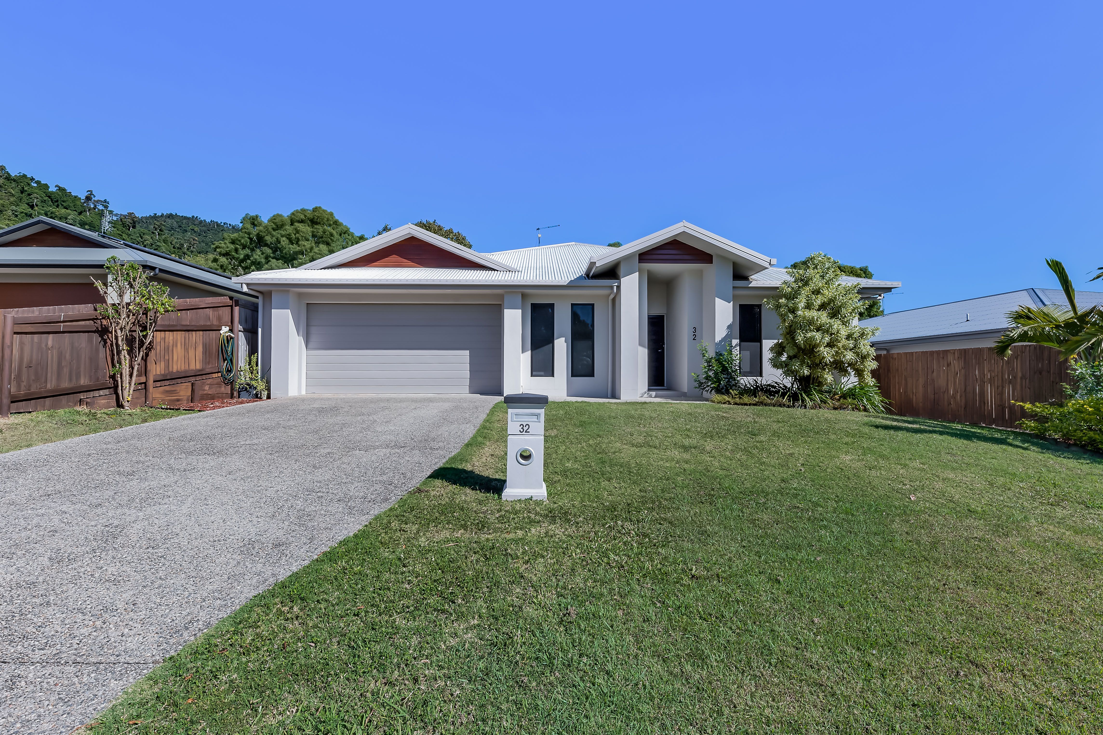 32 Twin Creek Court, Cannonvale QLD 4802