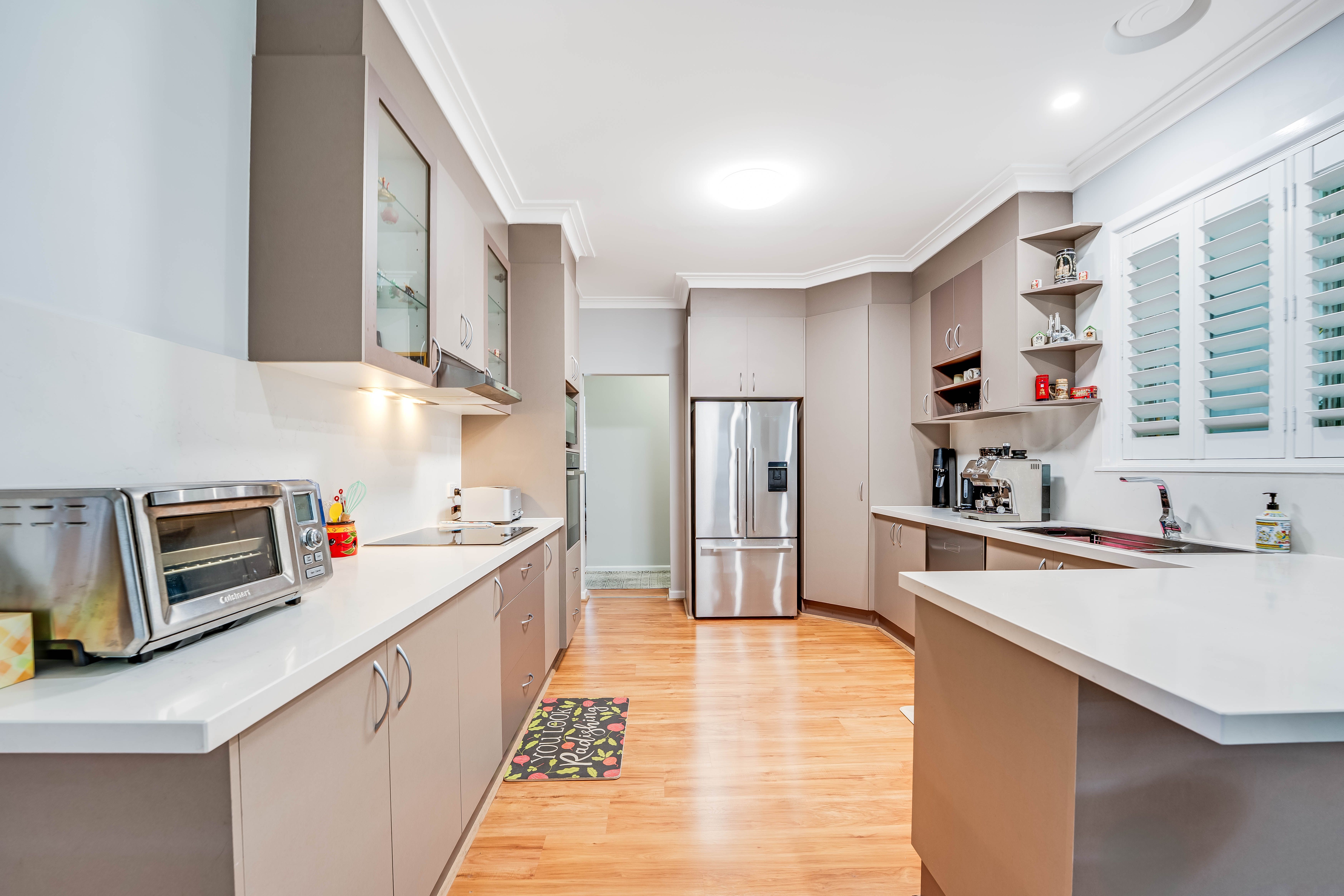 977 Duffy Crescent — photo 7 of 30