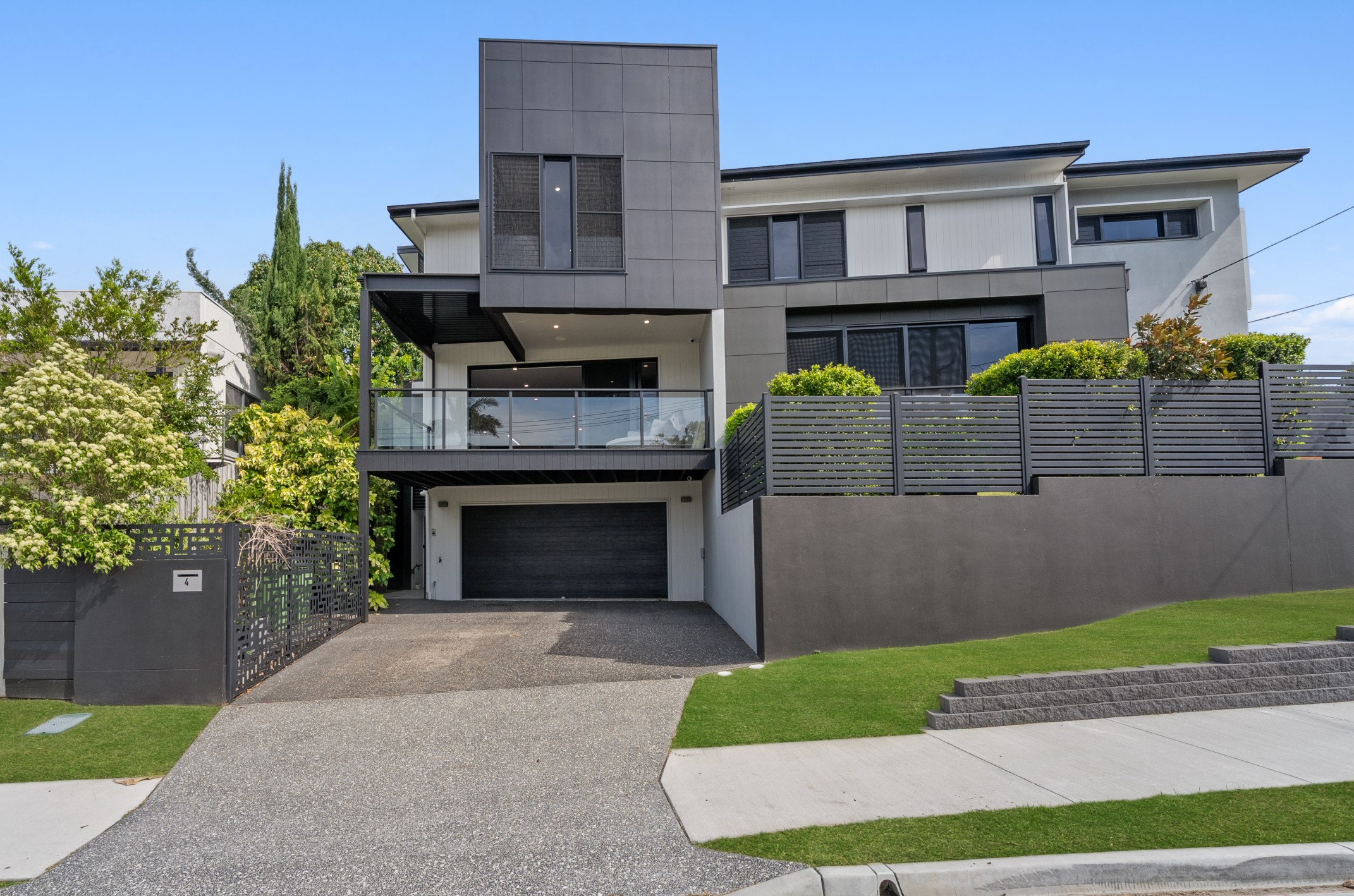 2/25 Waratah Avenue, Biggera Waters, QLD 4216