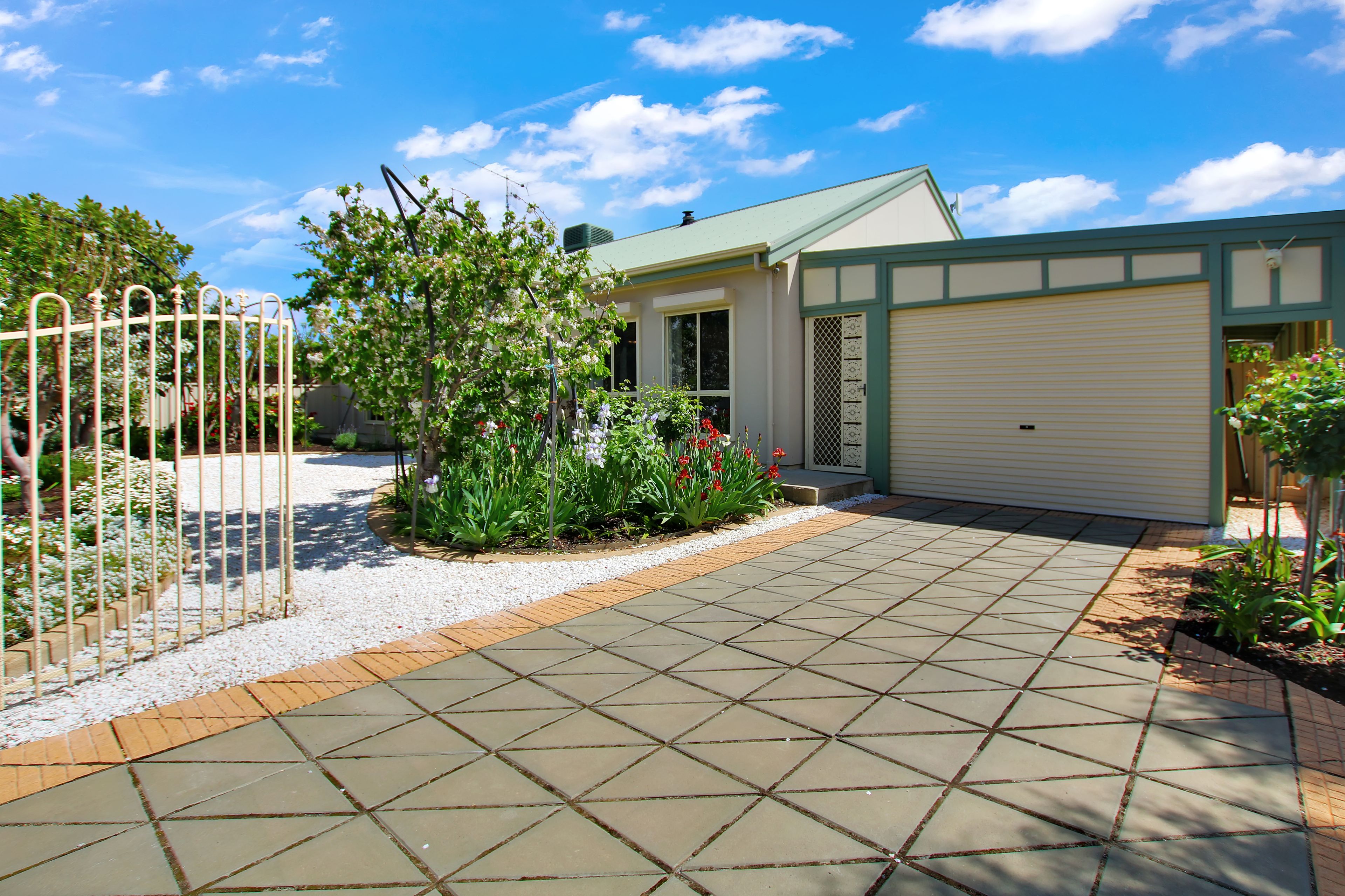 12 Rider Street , Blanchetown SA 5357