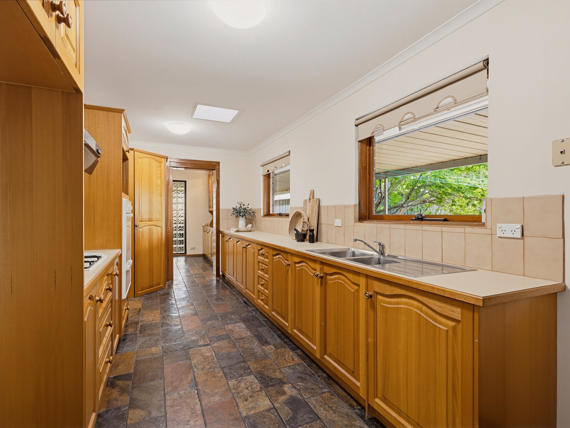 10 Thomas Crescent — photo 11 of 21