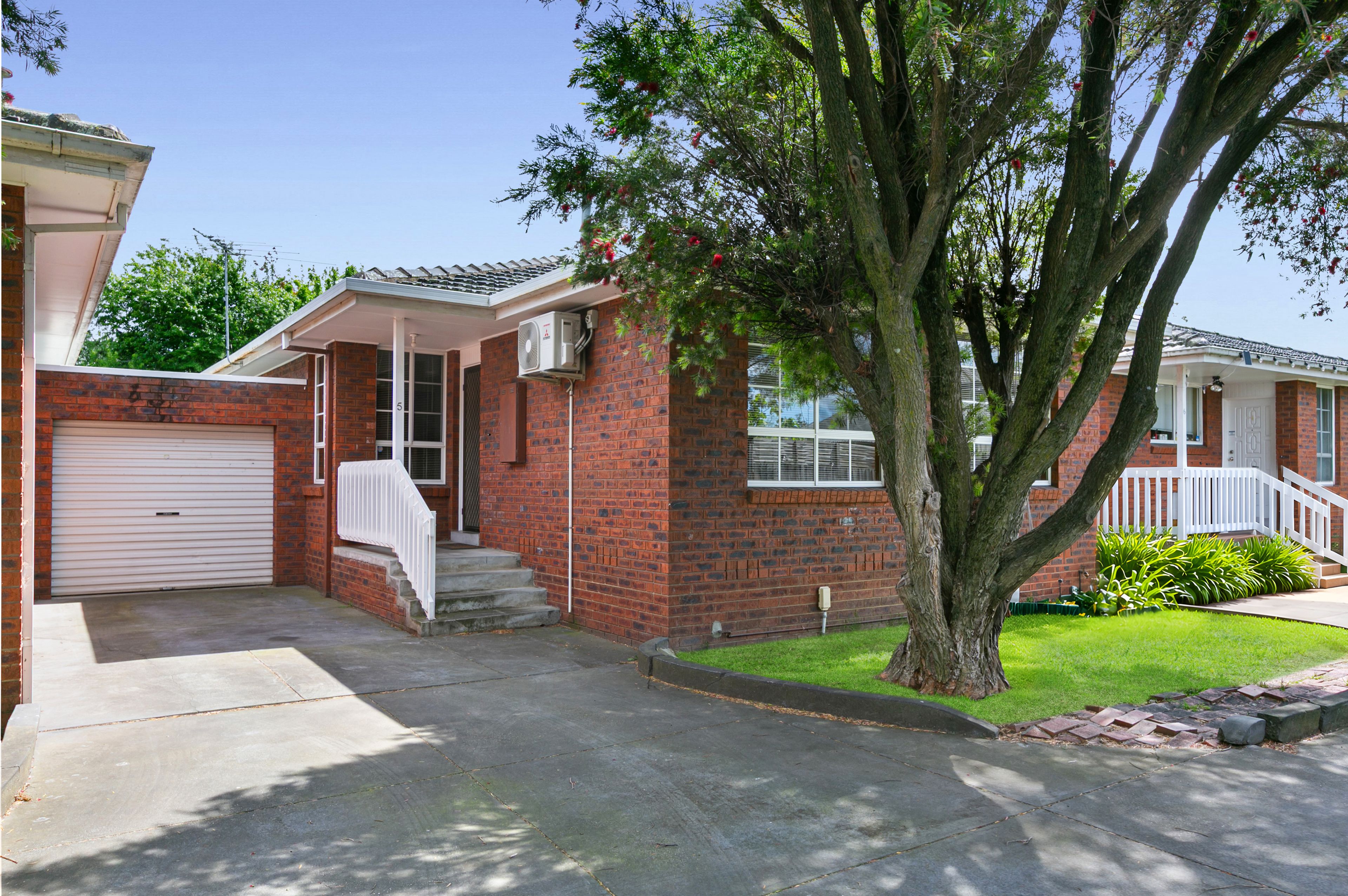 5/146-148 Leamington Street — photo from Ray White Northcote