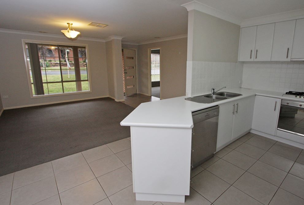 35 Yarrawah Crescent, Bourkelands, NSW 2650