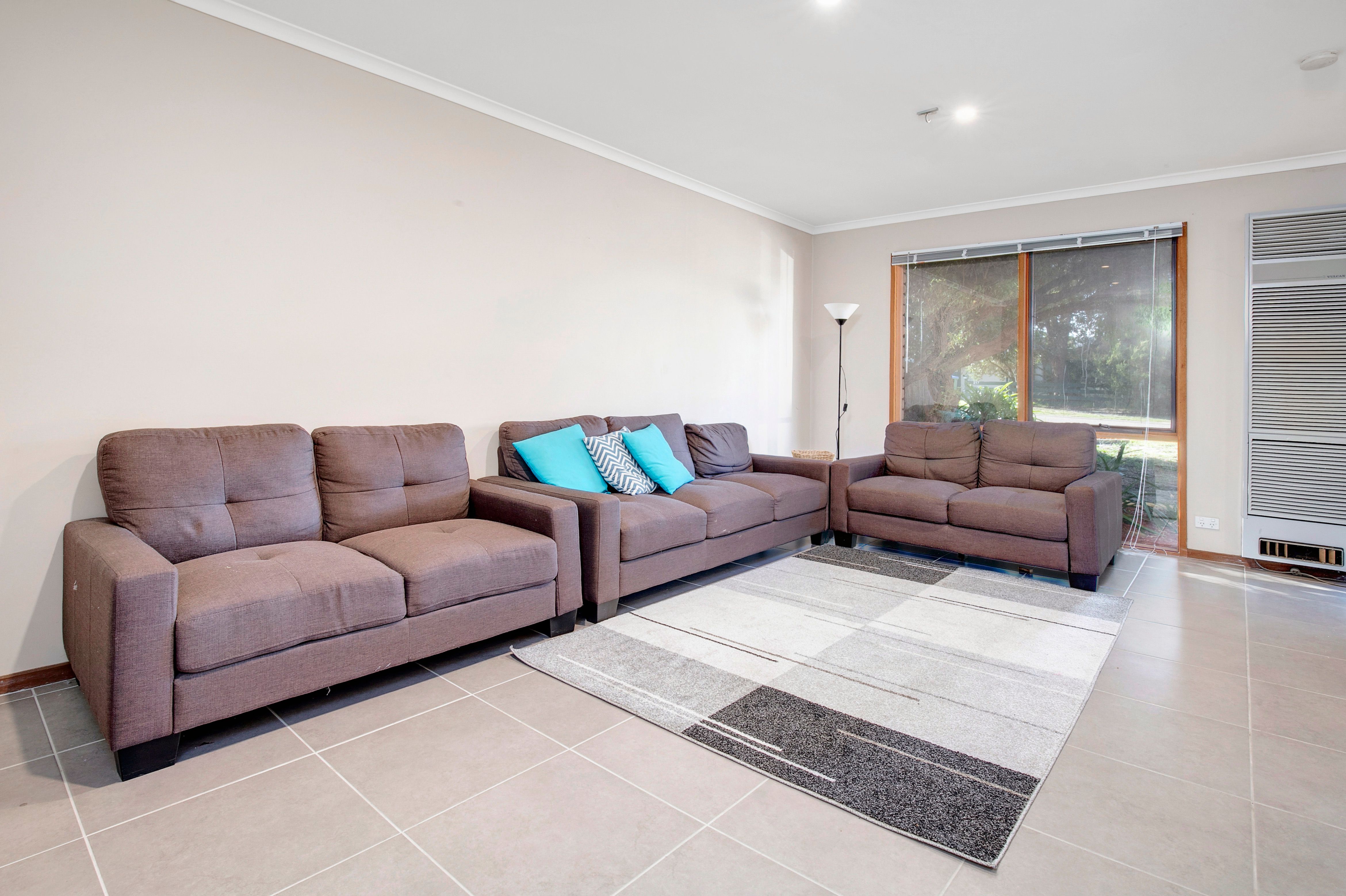206 Ninth Avenue, Rosebud, VIC 3939