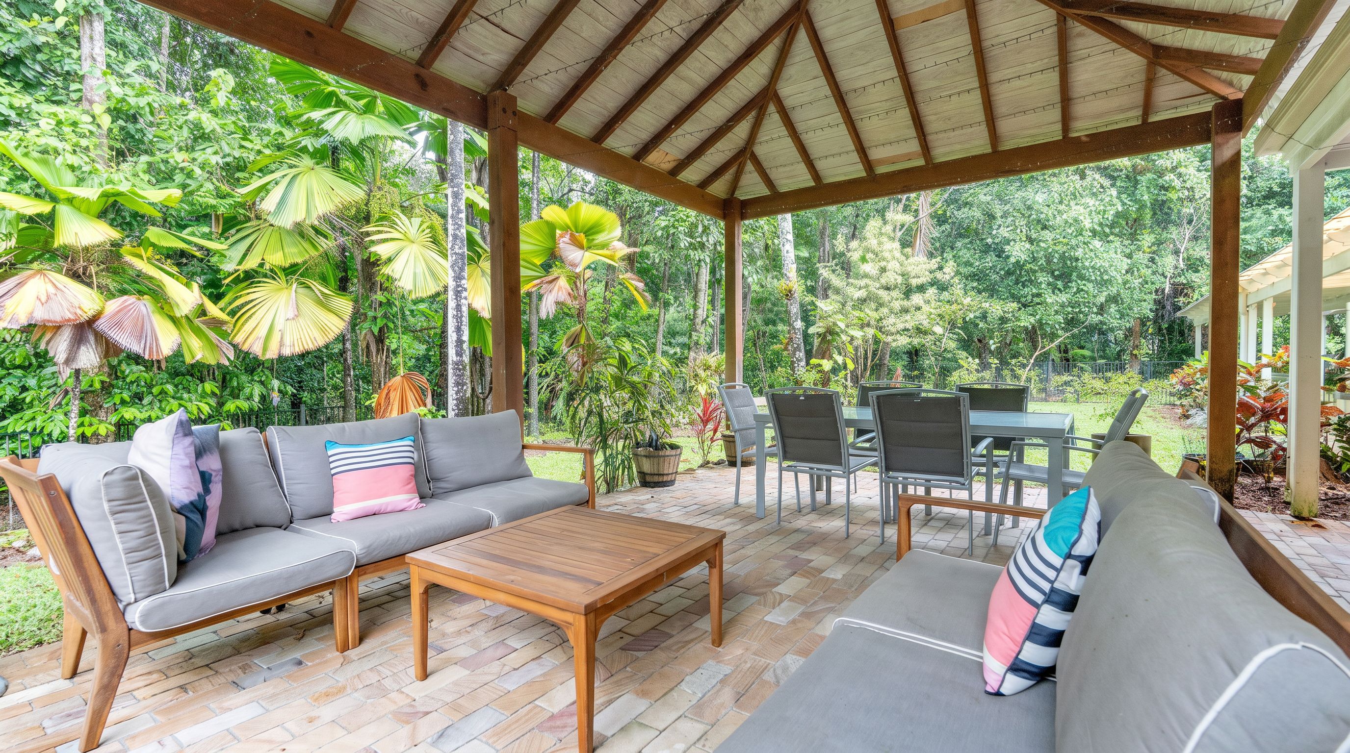 1 Spurwood Close — photo 4 of 30