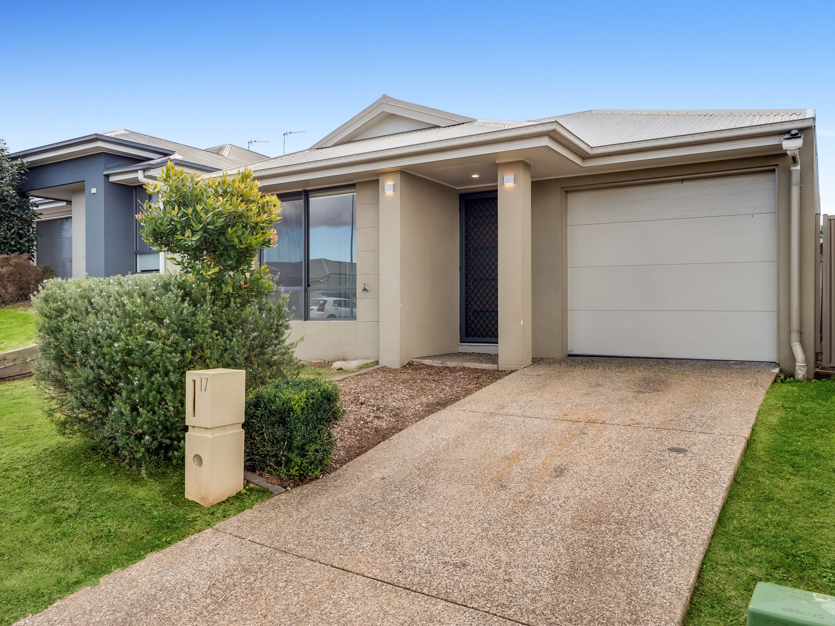 17 Minnett Street, Glenvale QLD 4350