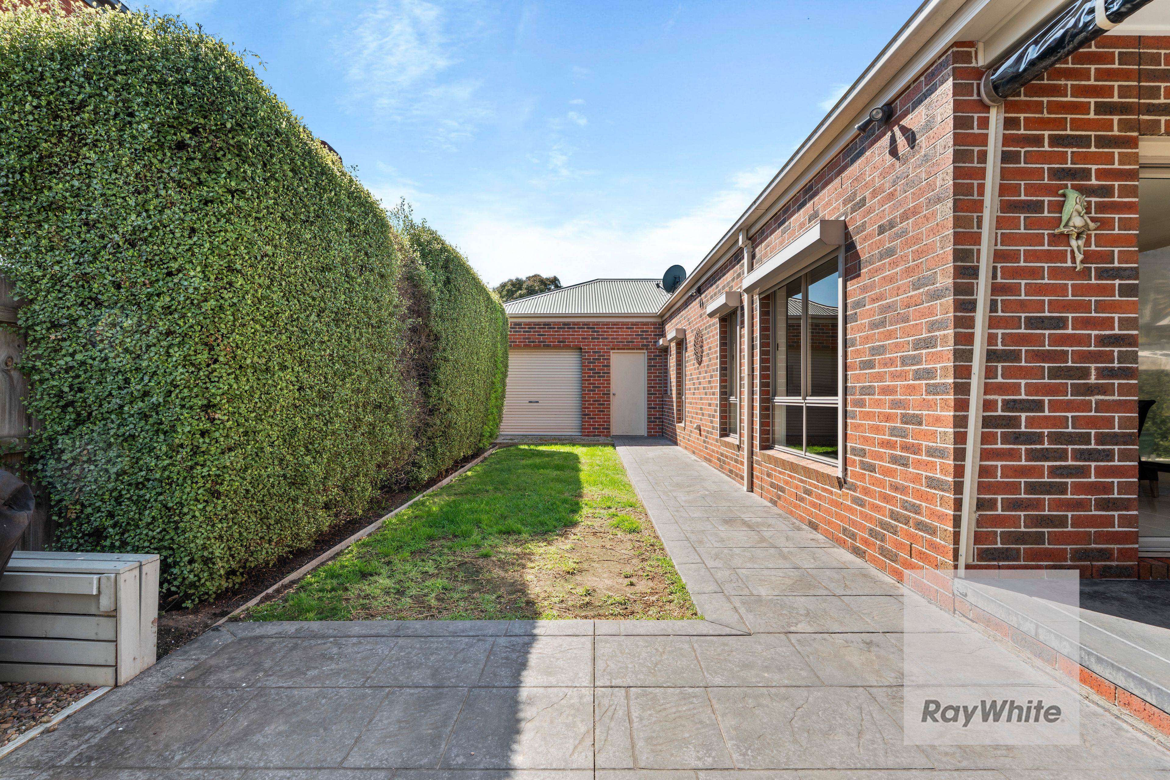 32 Neddletail Crescent — photo 15 of 16