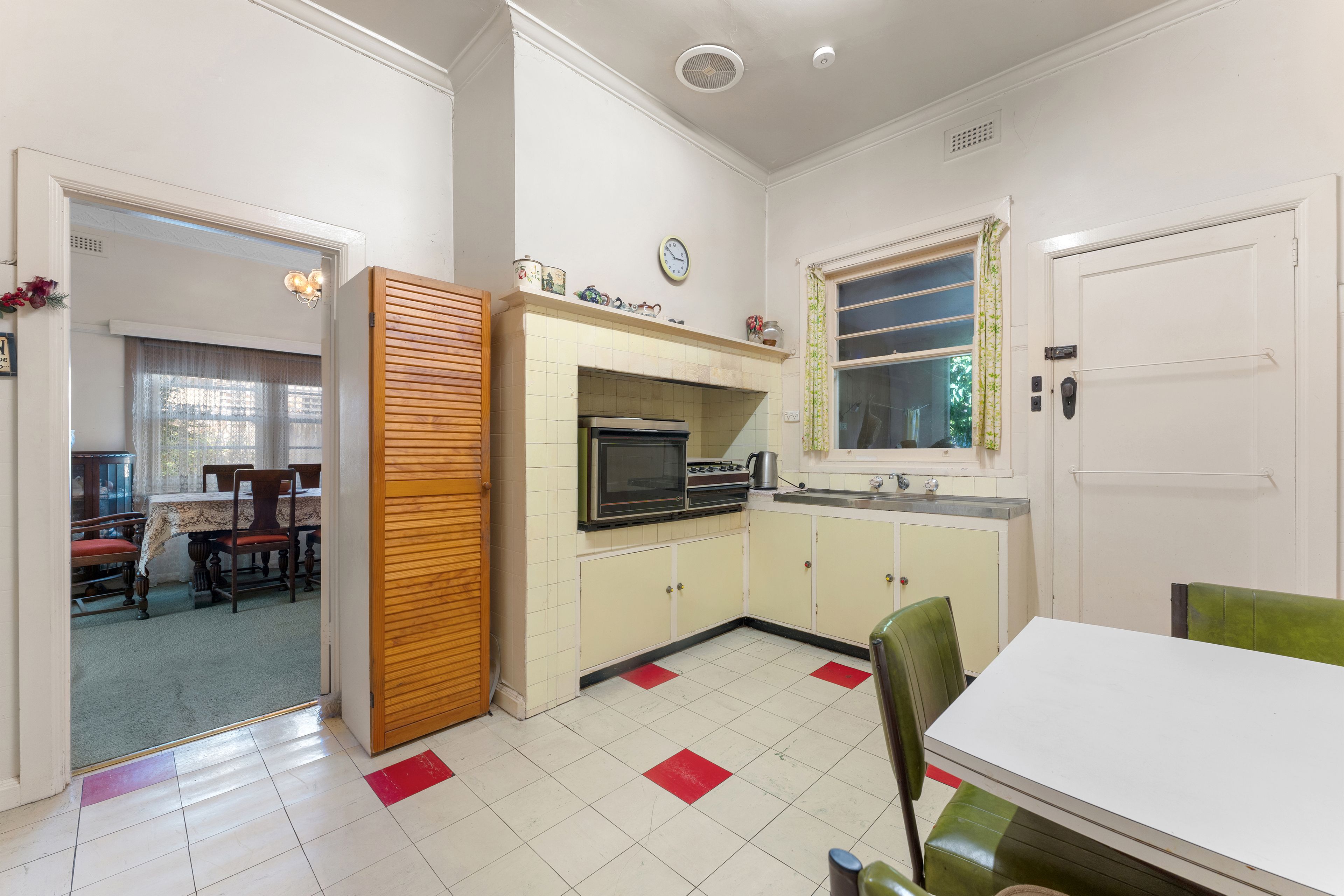16 Barker Street — photo 7 of 18
