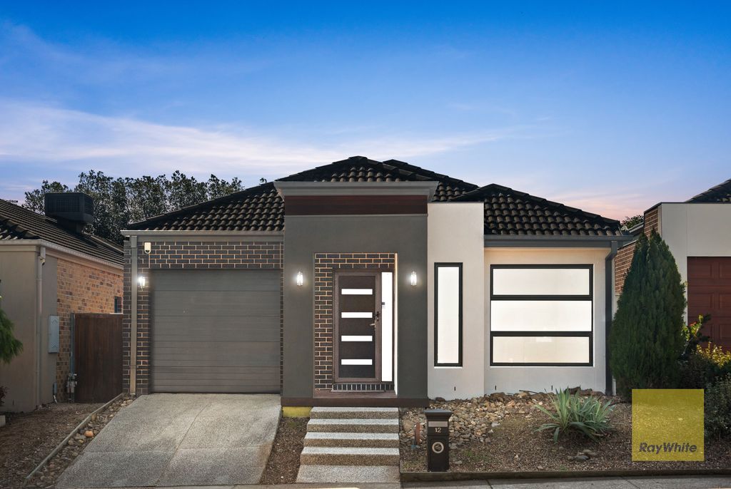 12 Barrington Circuit, Caroline Springs VIC 3023