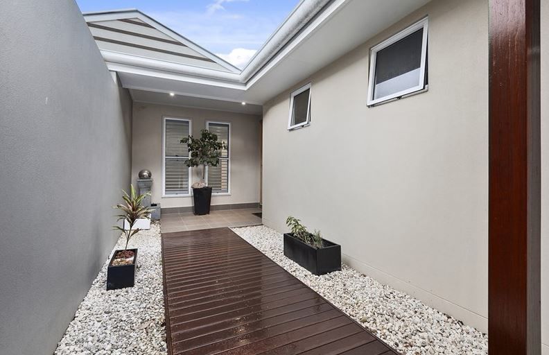 2/17 Tuckers Creek Drive, Nambour, QLD 4560