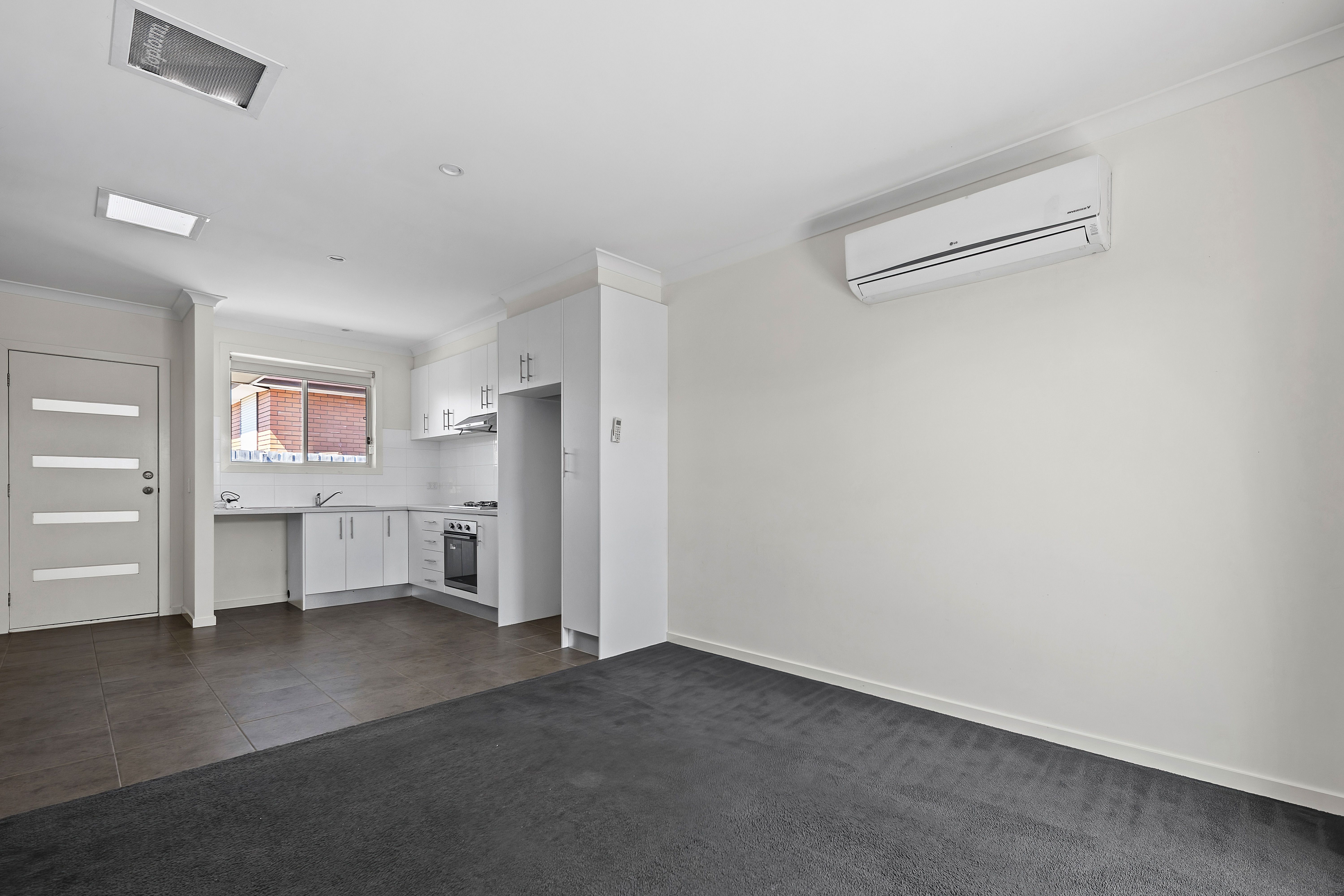 2/8 Mckinnon Street — photo 5 of 13
