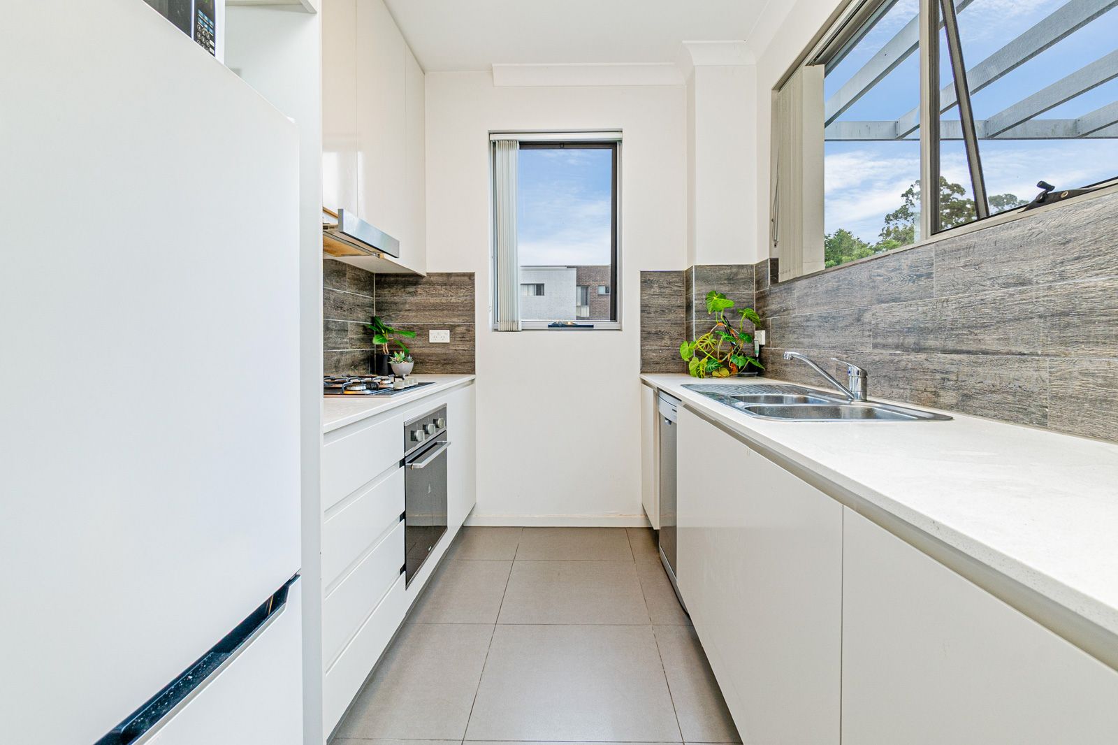 18/22 Burbang Crescent — photo 4 of 9