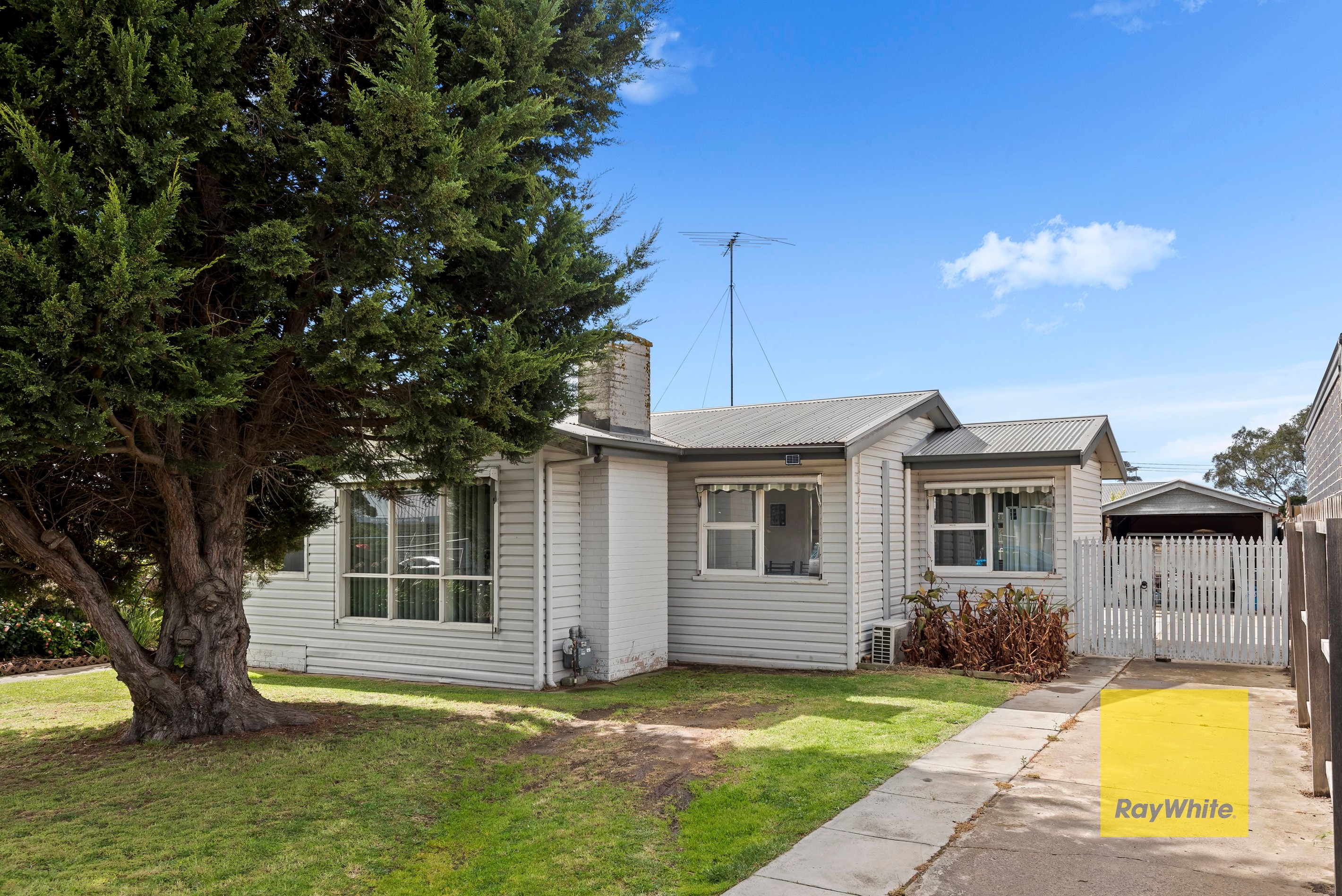11 Tanner Street, Breakwater, VIC 3219