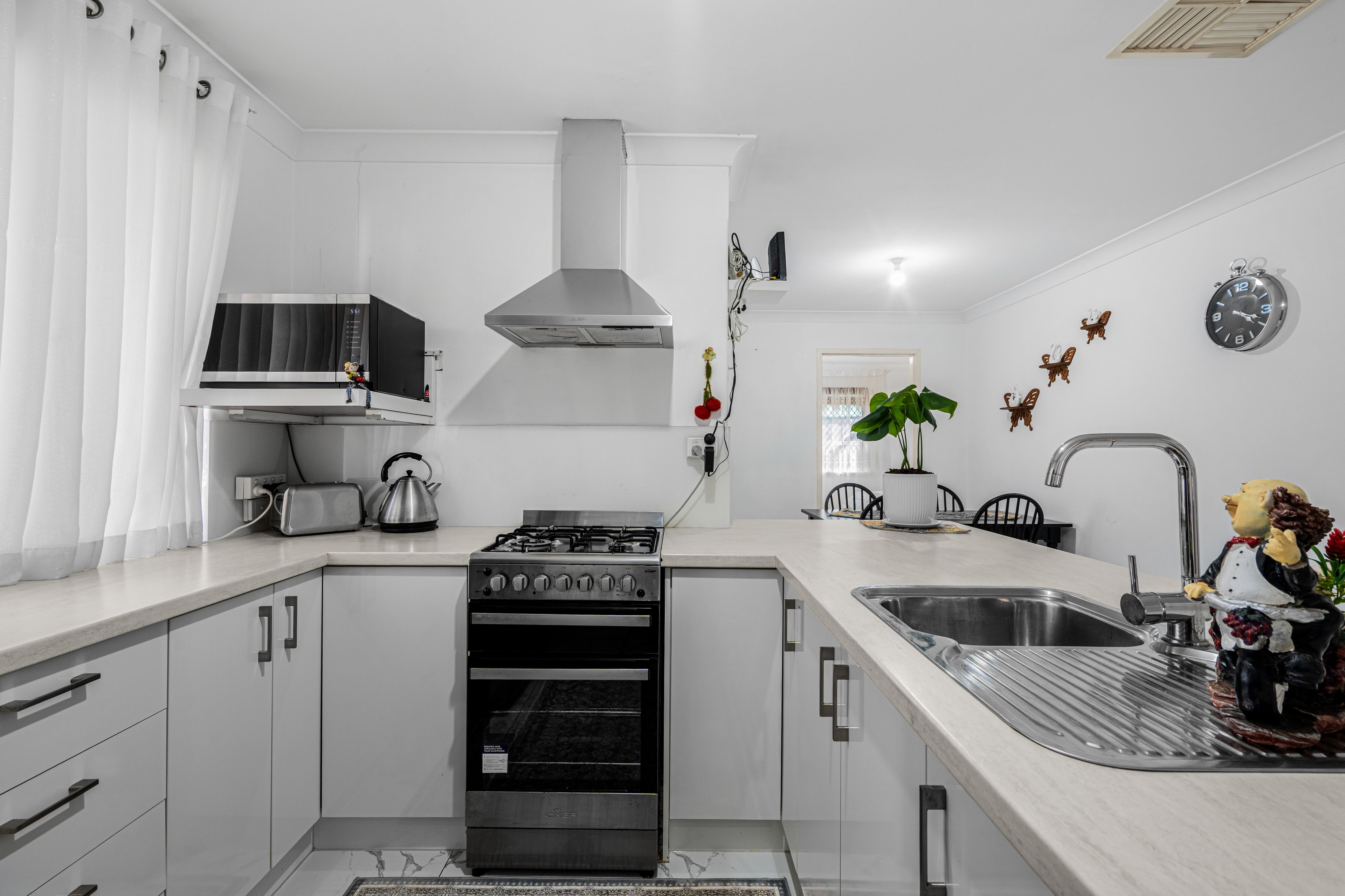 146 Kenwick Road — photo 4 of 16