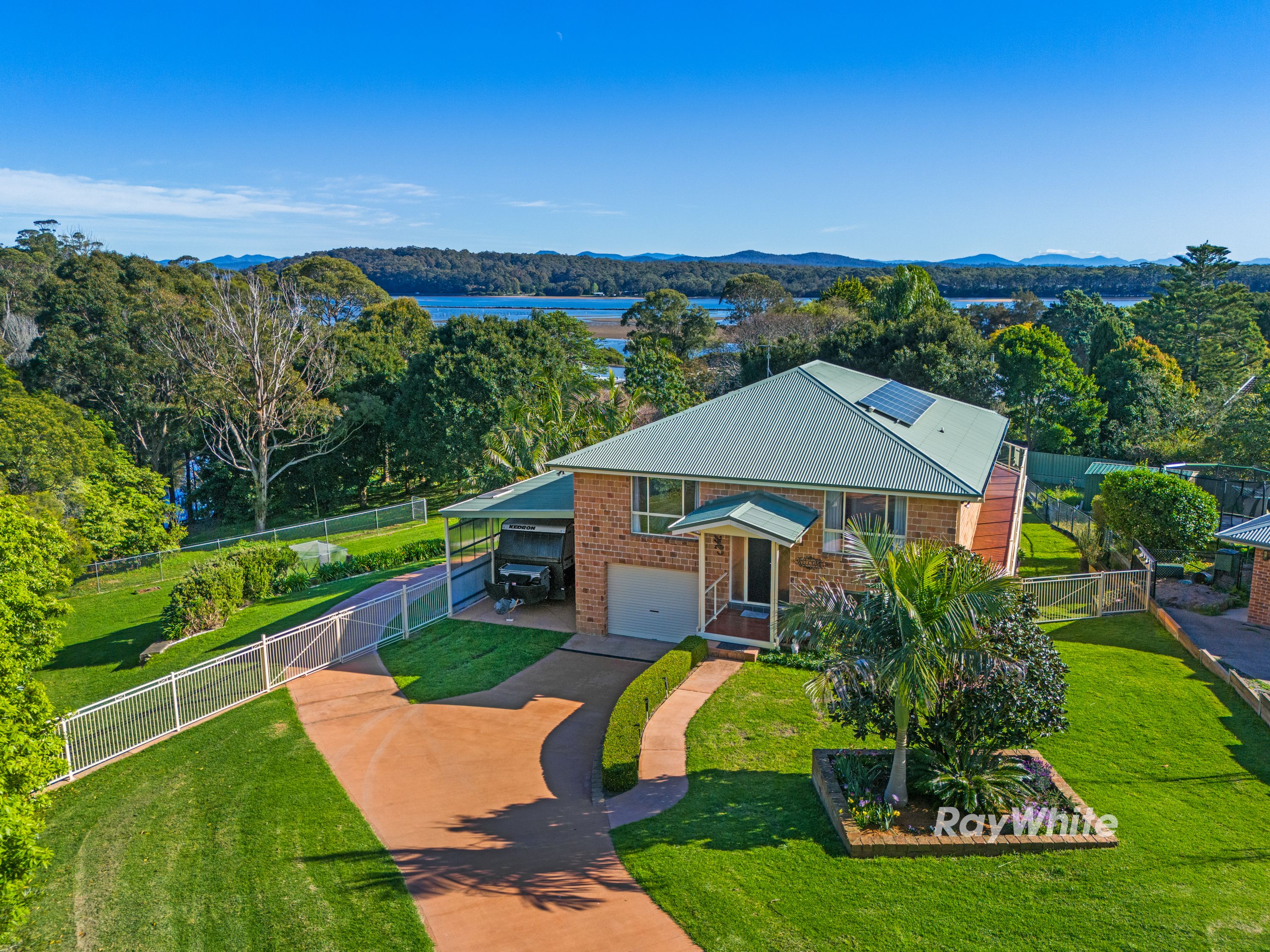6 Davis Place, Moruya Heads, NSW 2537