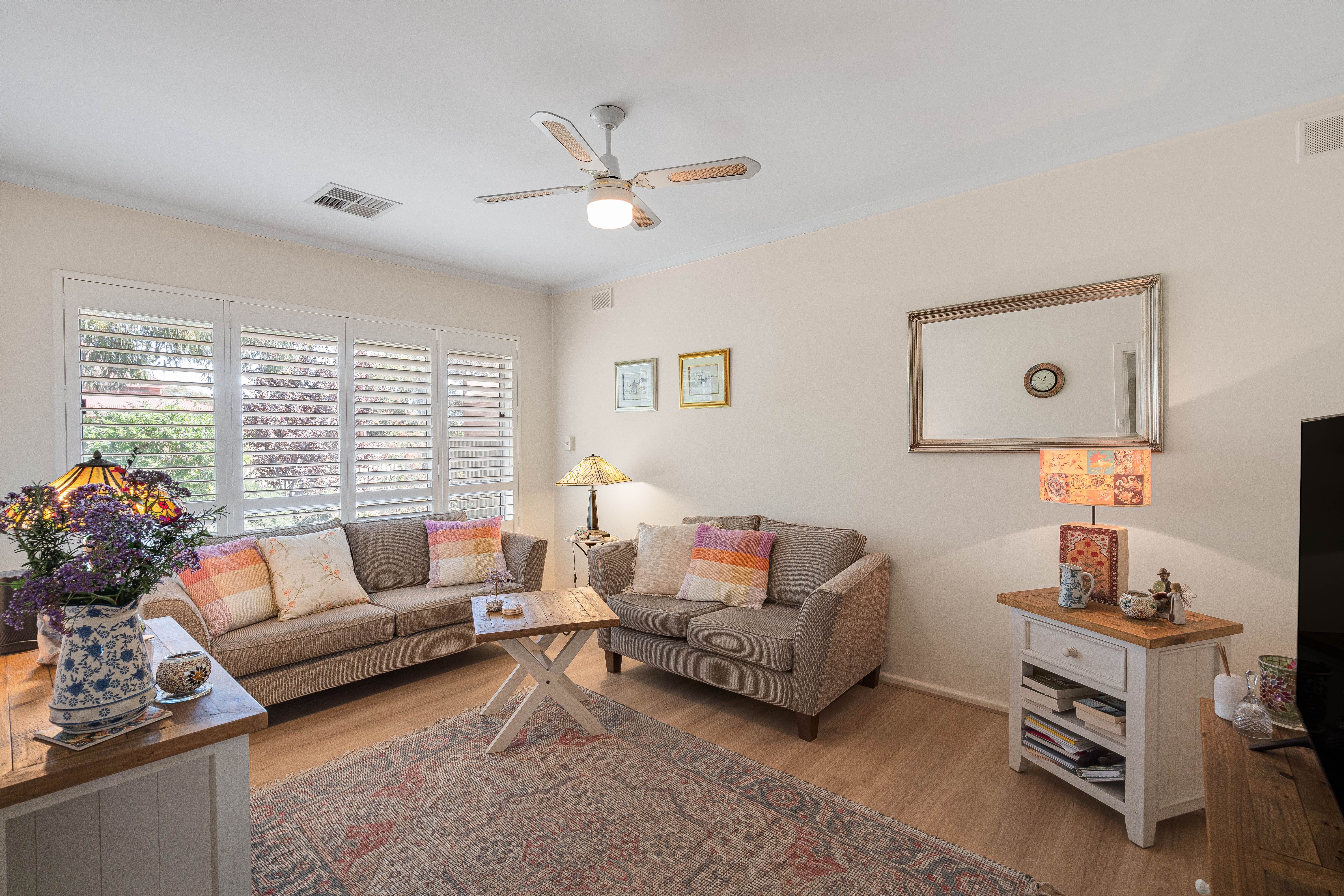 6 Hawkesbury Avenue — photo 3 of 22