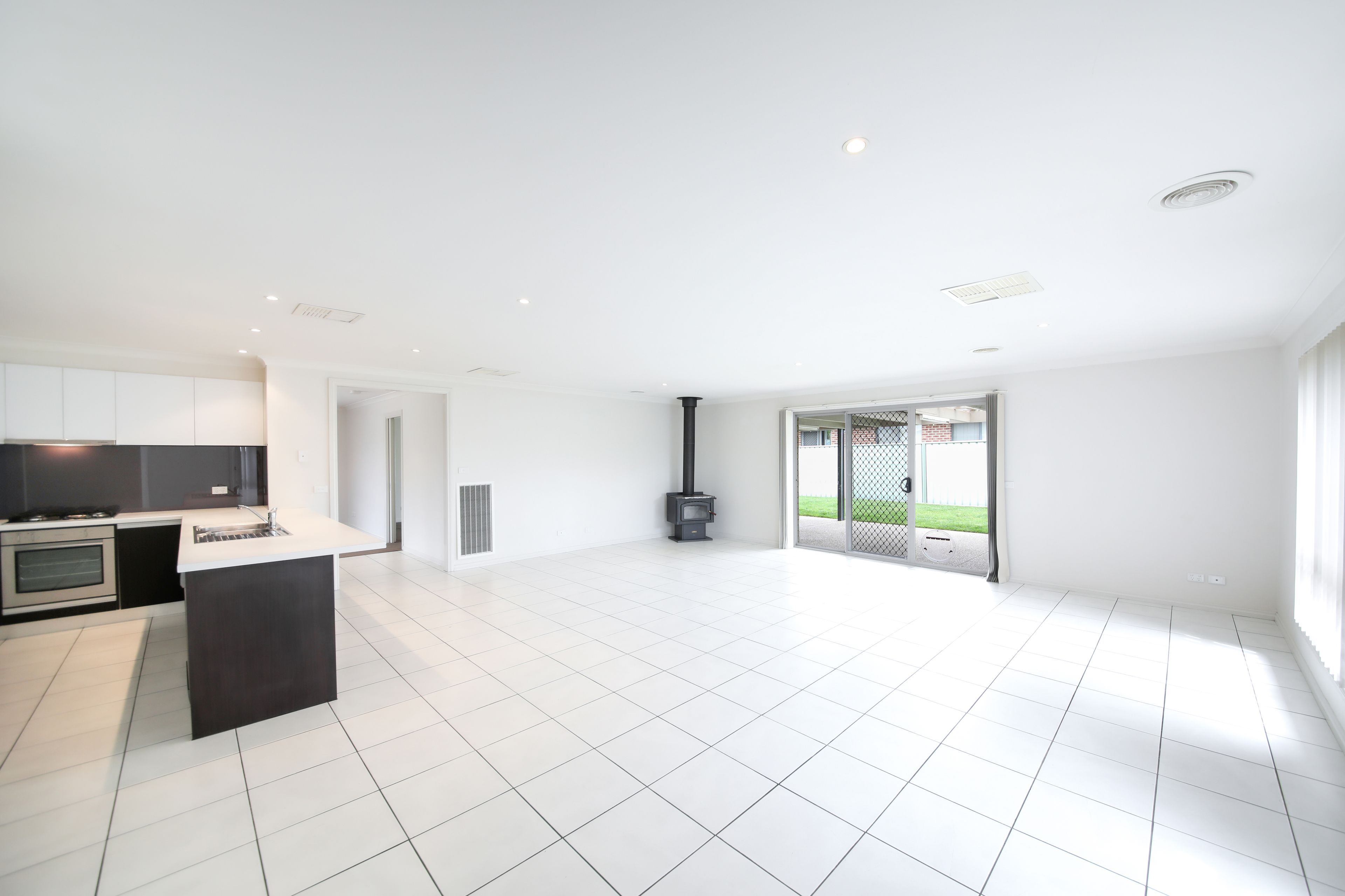2/451 Kemp Street, Lavington, NSW 2641