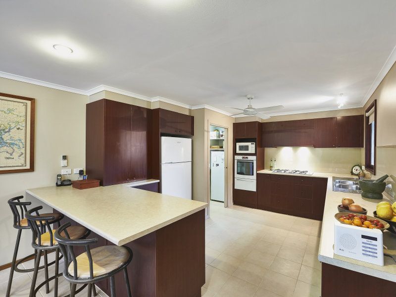 2 Mahonga Drive, Rowville, VIC 3178