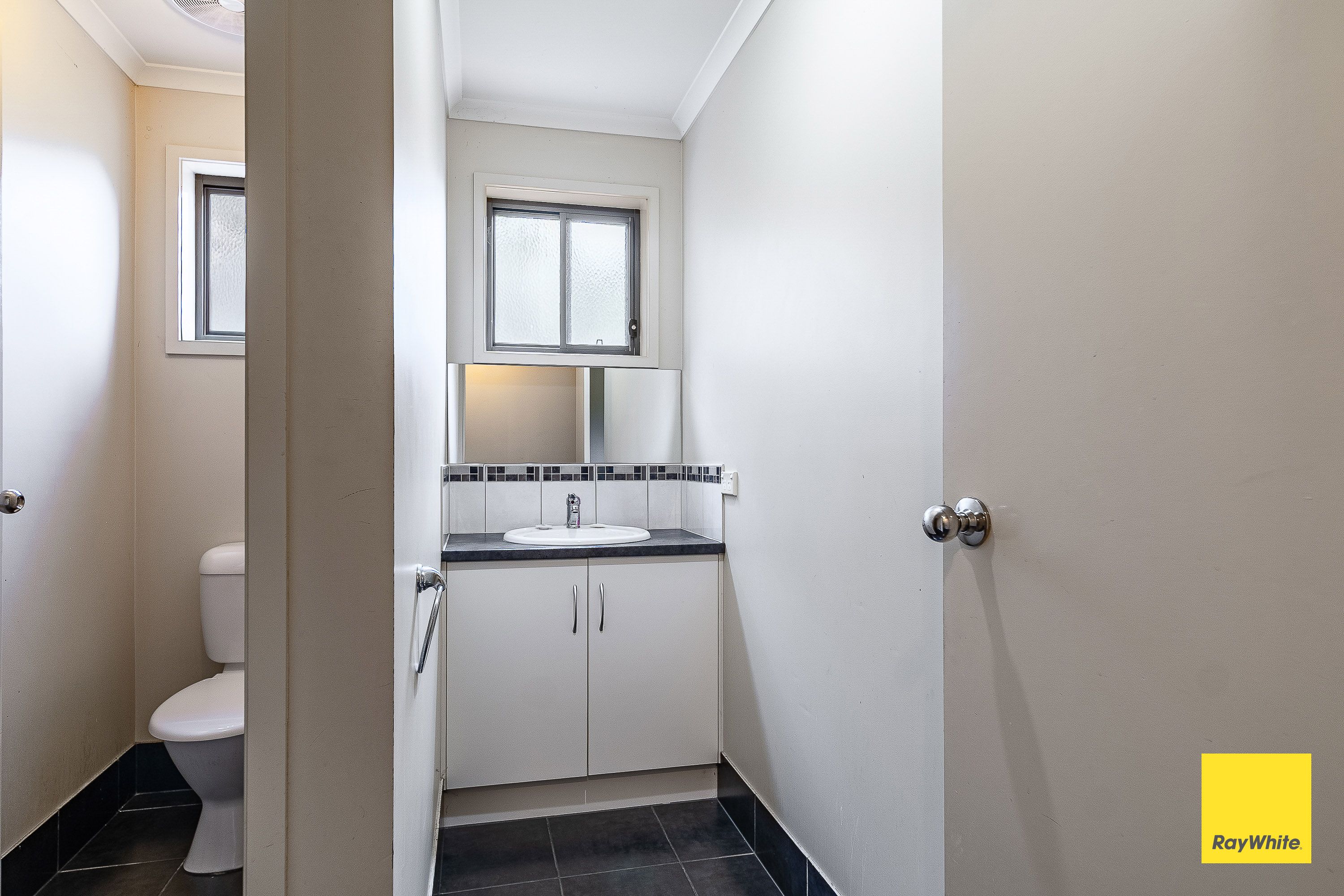 31 Churchill Avenue — photo 12 of 16