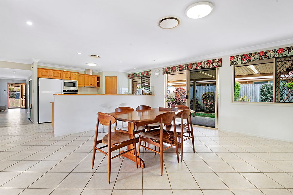 1 Grandview Place, Carindale, QLD 4152