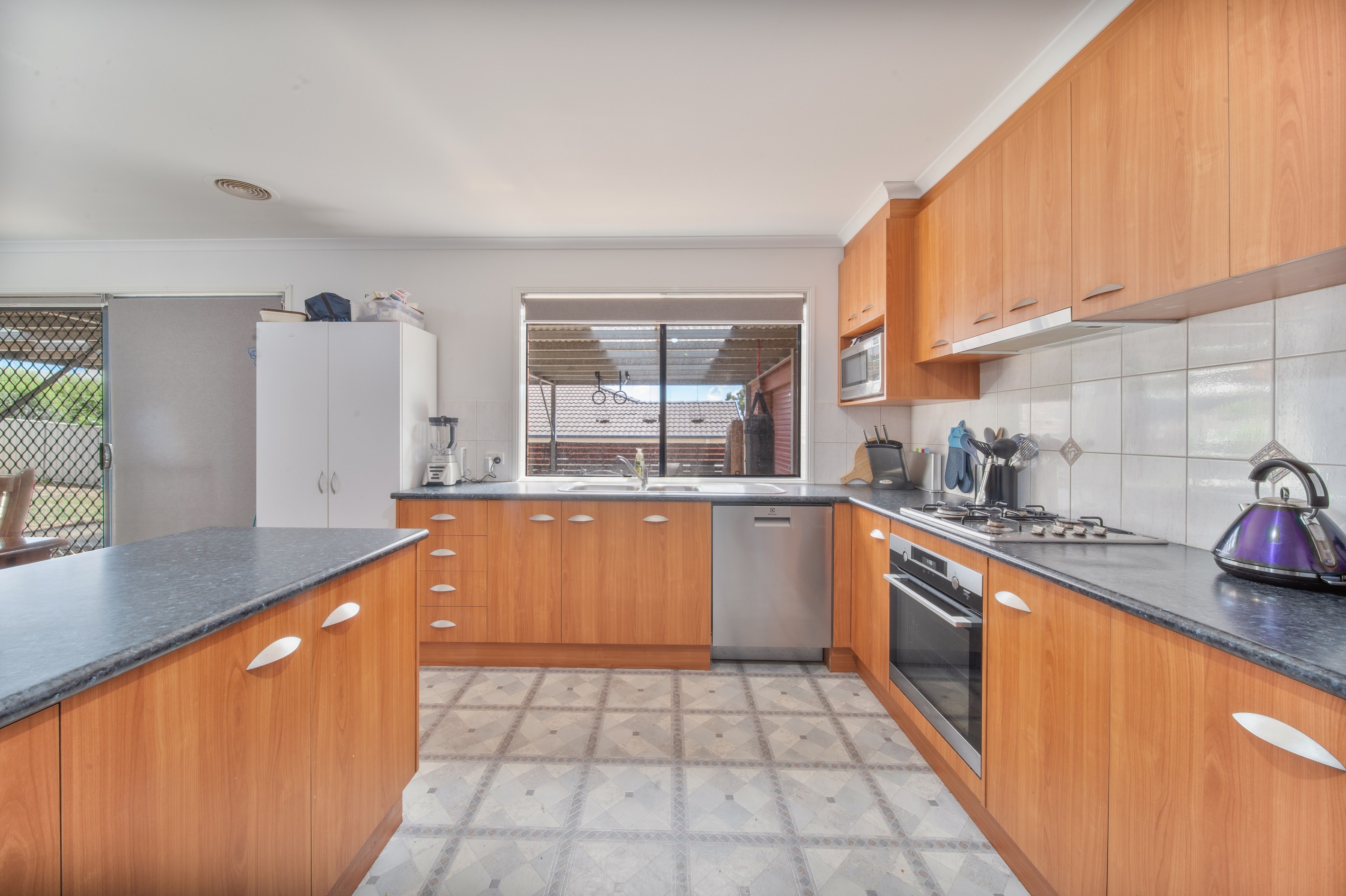 10 Goodenia Avenue, Kangaroo Flat, VIC 3555