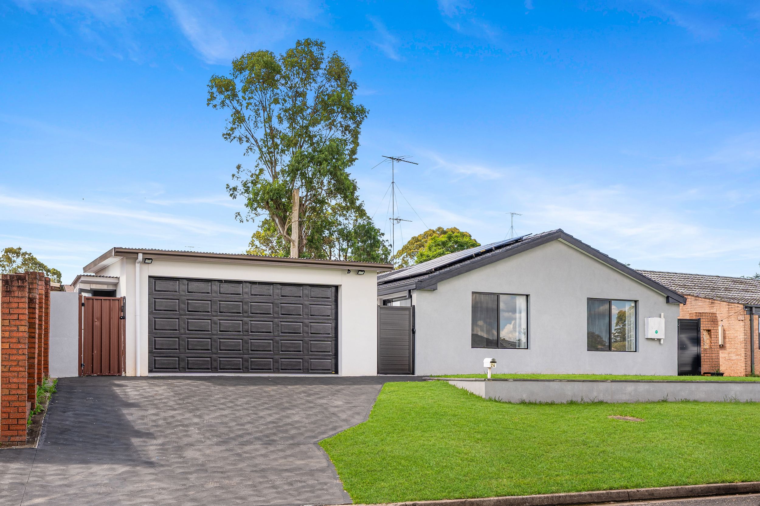 24 Explorers Way, St Clair, NSW