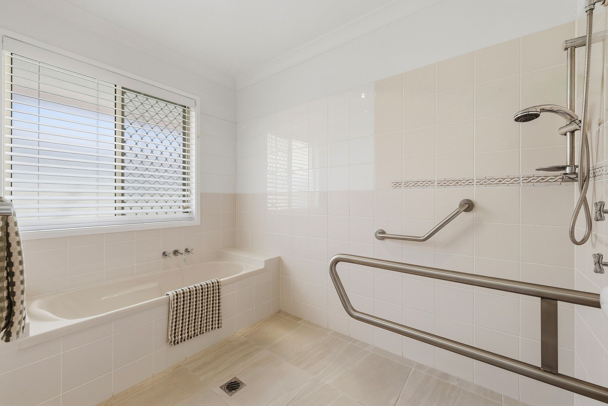 10 Ellis Drive — photo 16 of 28