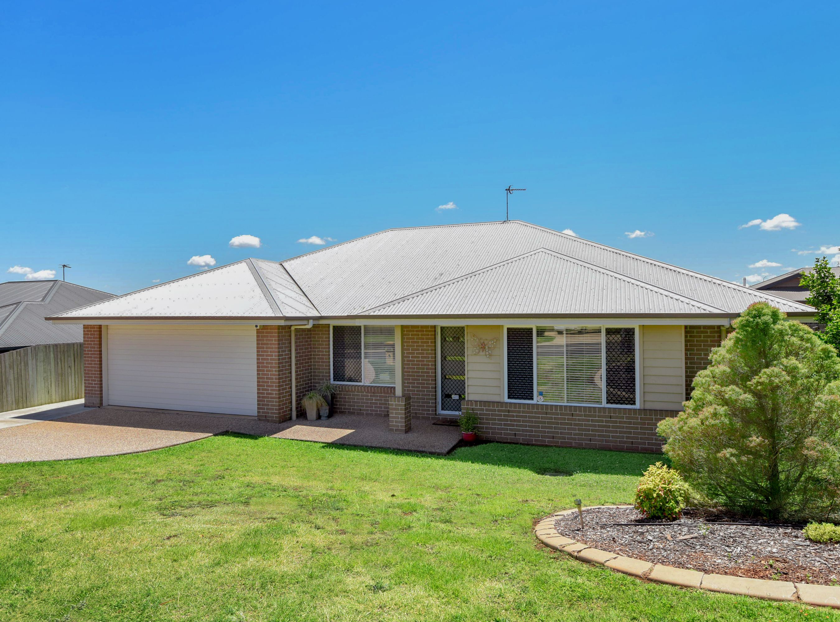 15 Sunset Drive, Glenvale QLD 4350