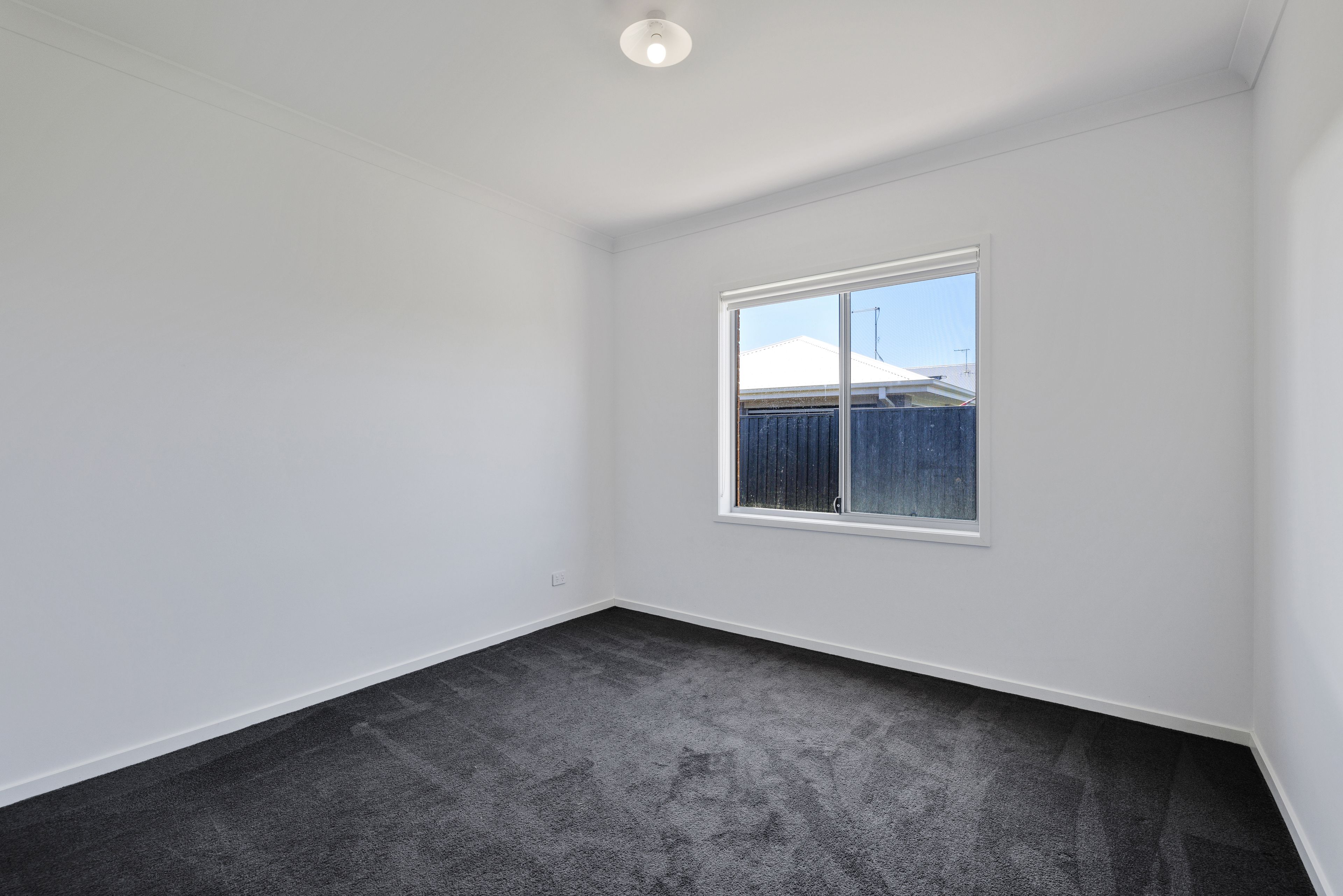 21 Clifton Crescent — photo 8 of 12