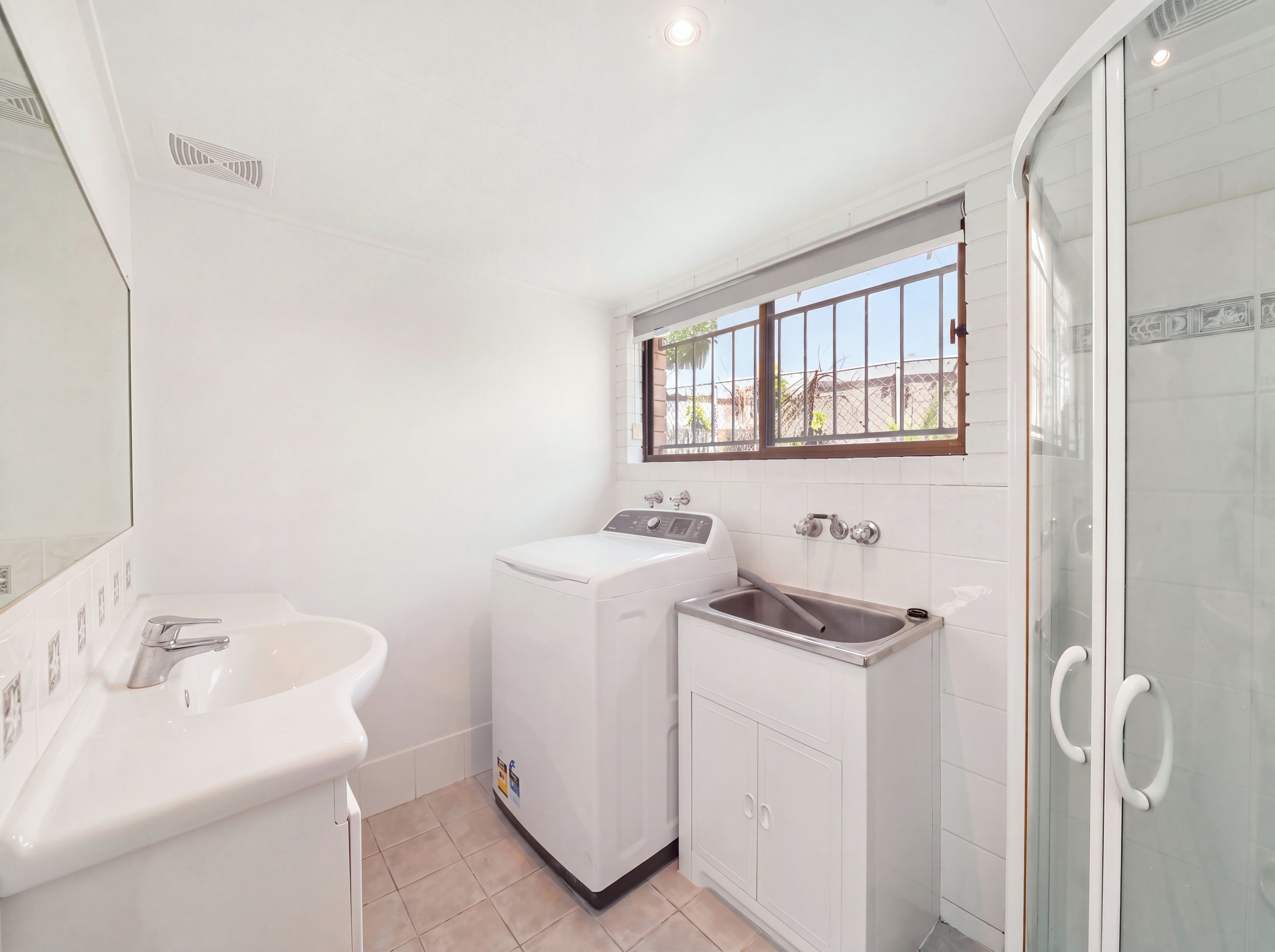 1/10 Albert Street — photo 10 of 15