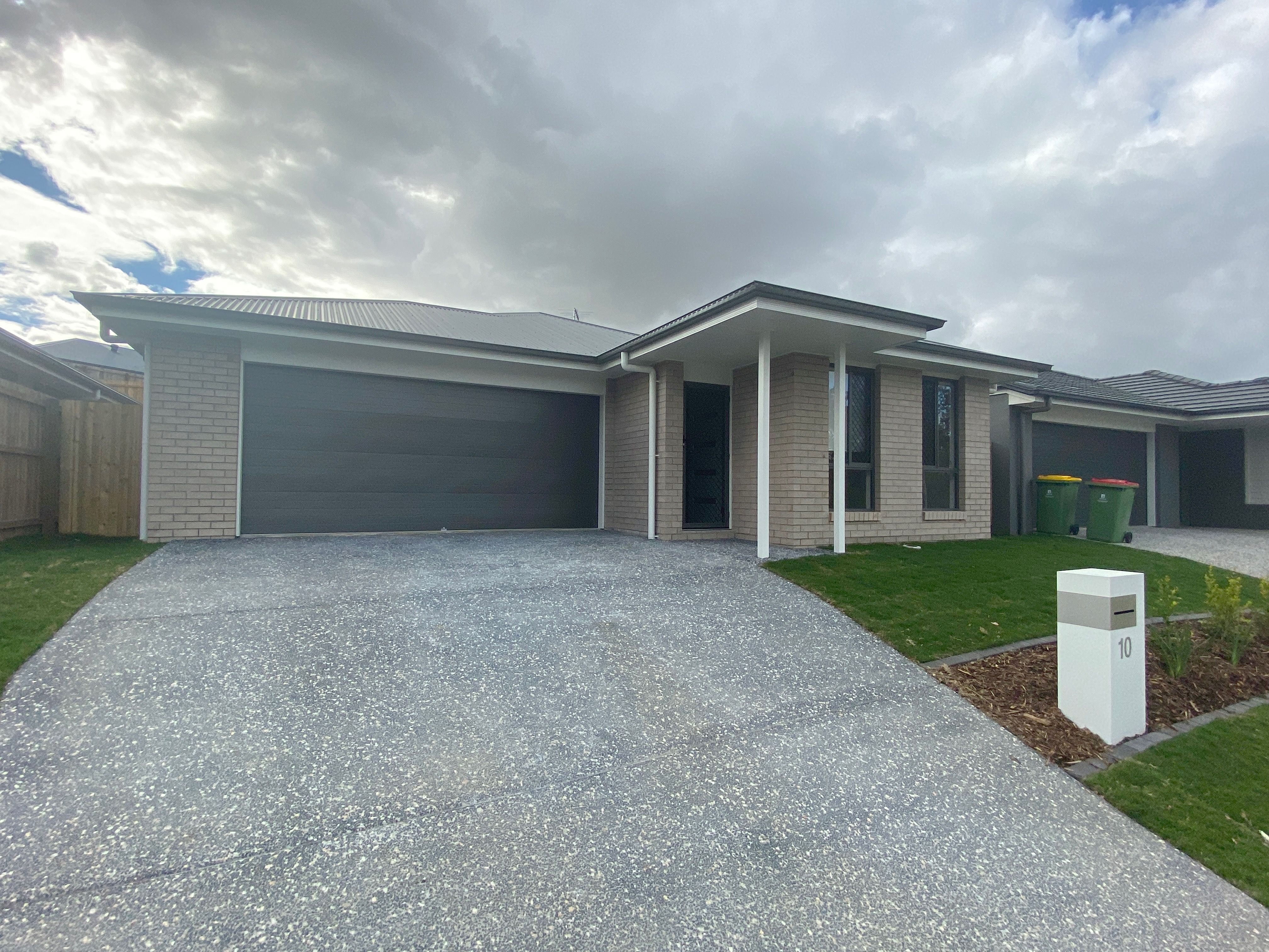 10 Callistermon Crescent, DEEBING HEIGHTS, QLD 4306