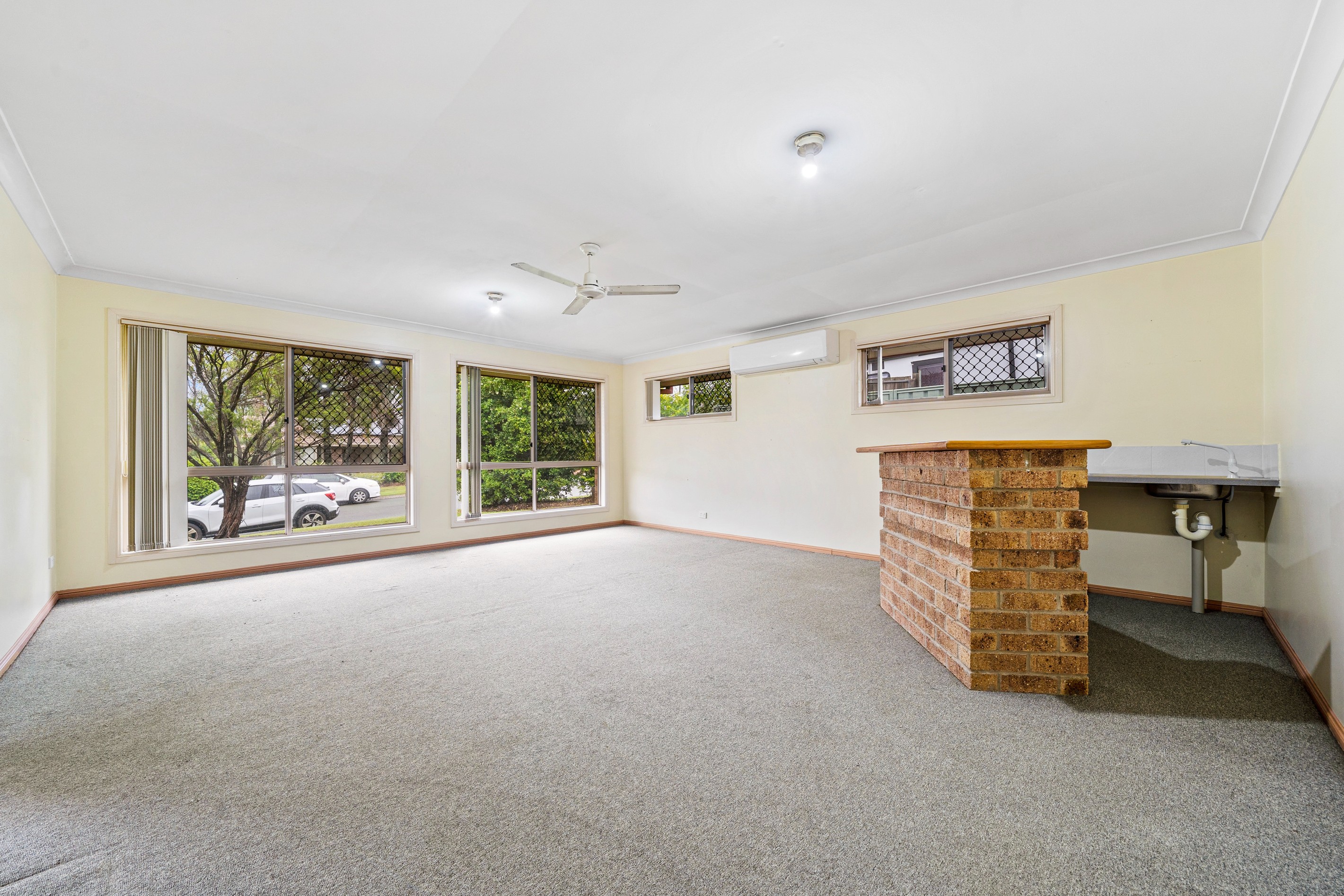 9 Beaufortia Court, Regents Park, QLD 4118
