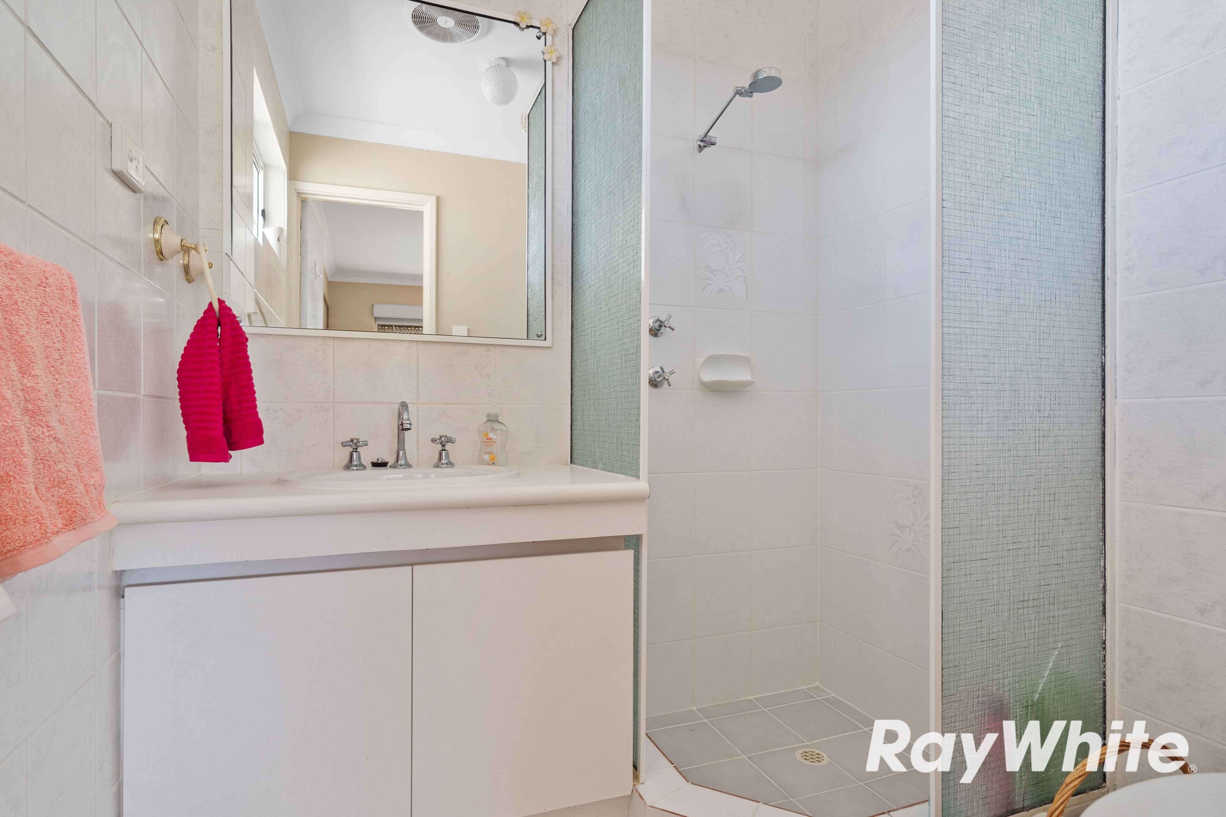 14 Moreton Crescent — photo 9 of 17
