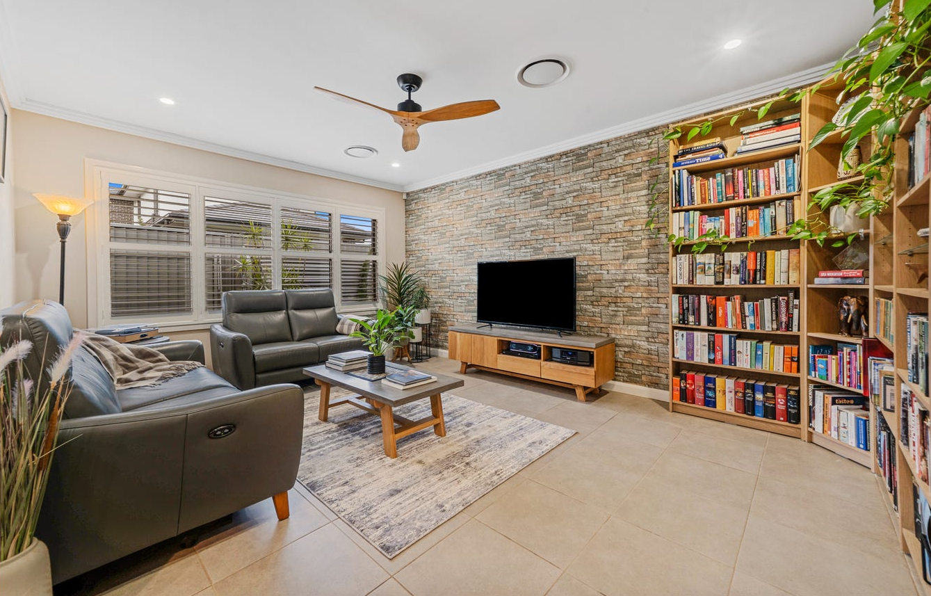 16 Tedbury Road, JORDAN SPRINGS, NSW 2747