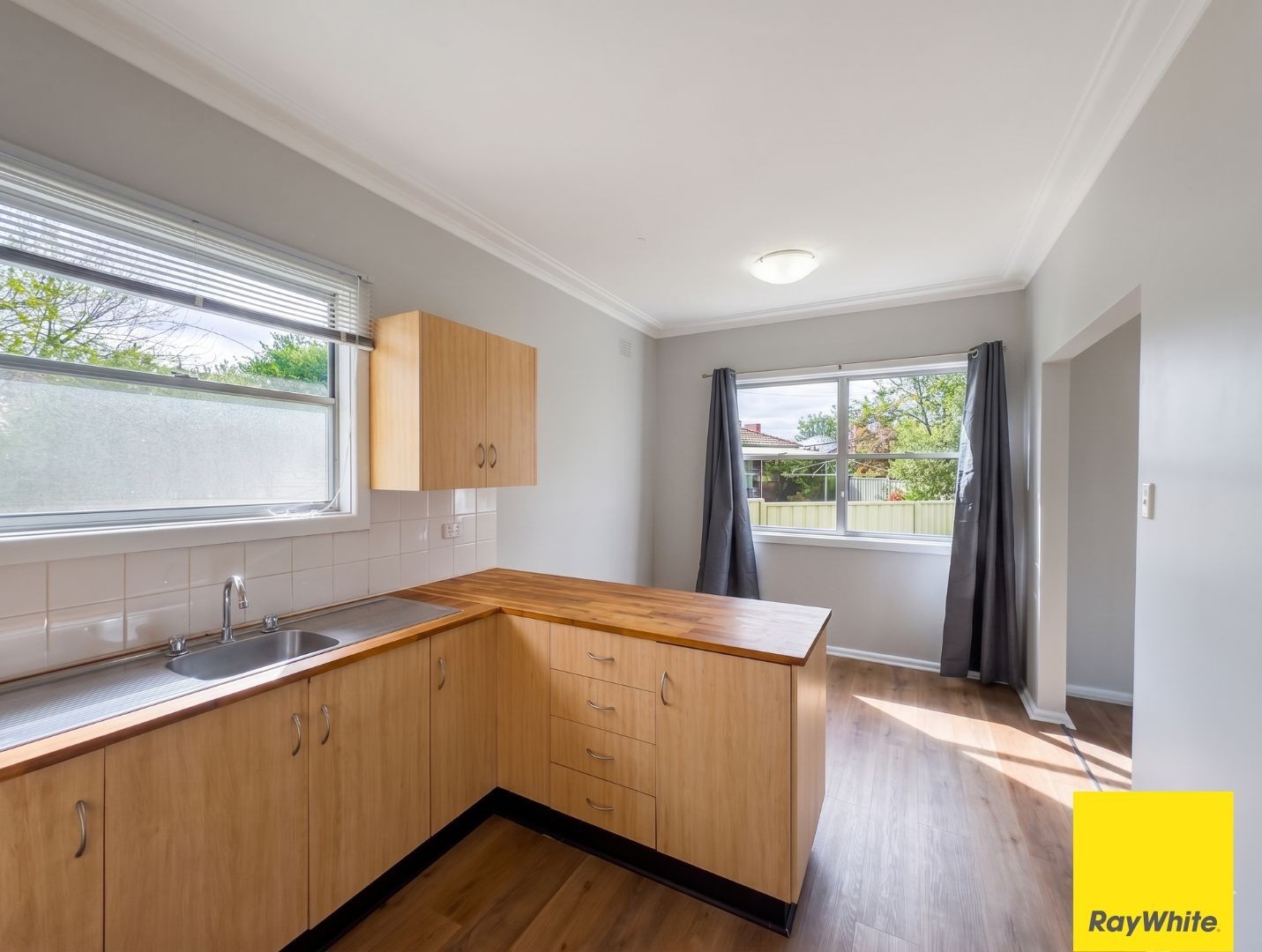 2 Holmes Avenue, Armidale, NSW 2350