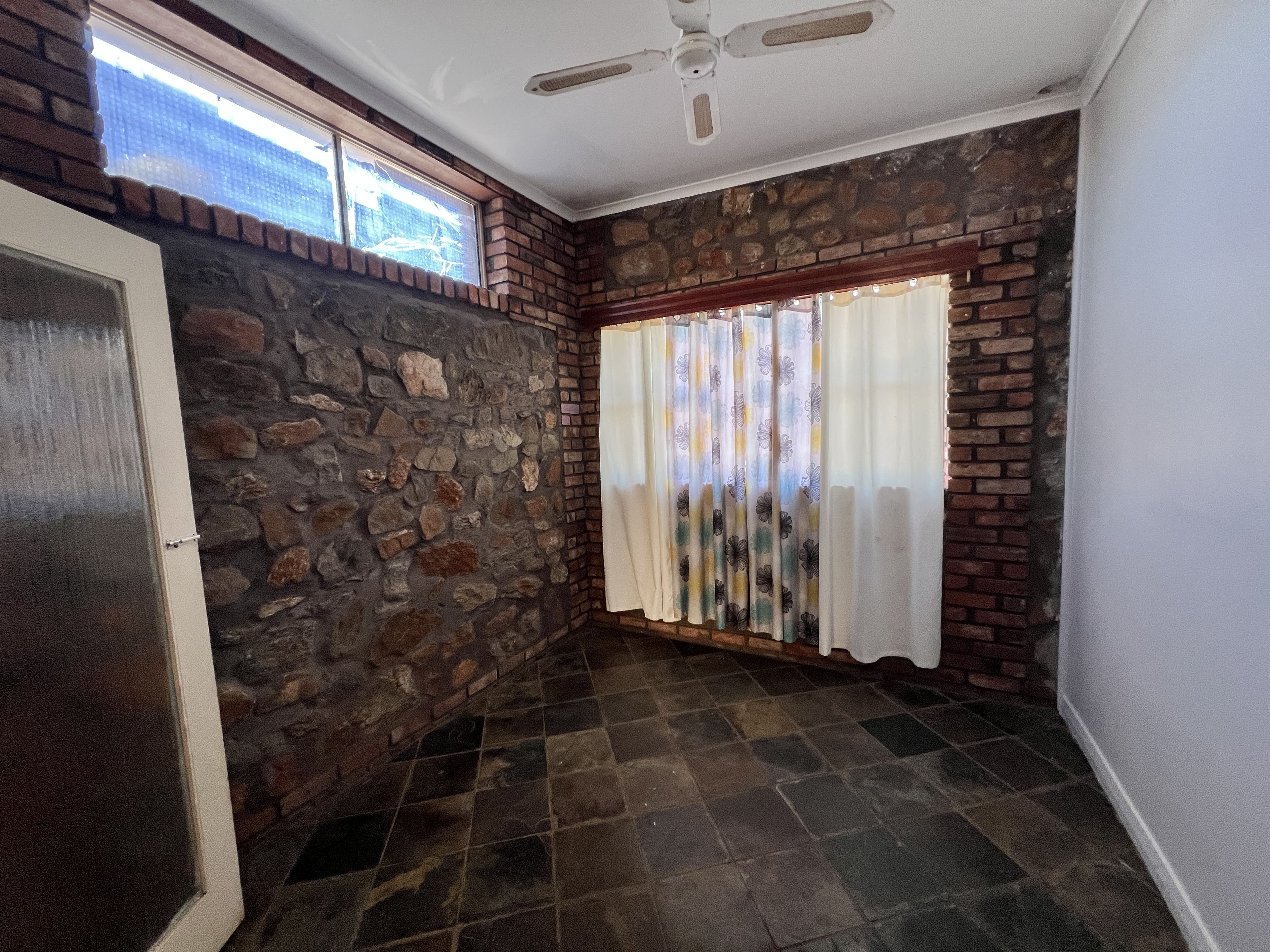 46 Cummins Street — photo 10 of 14