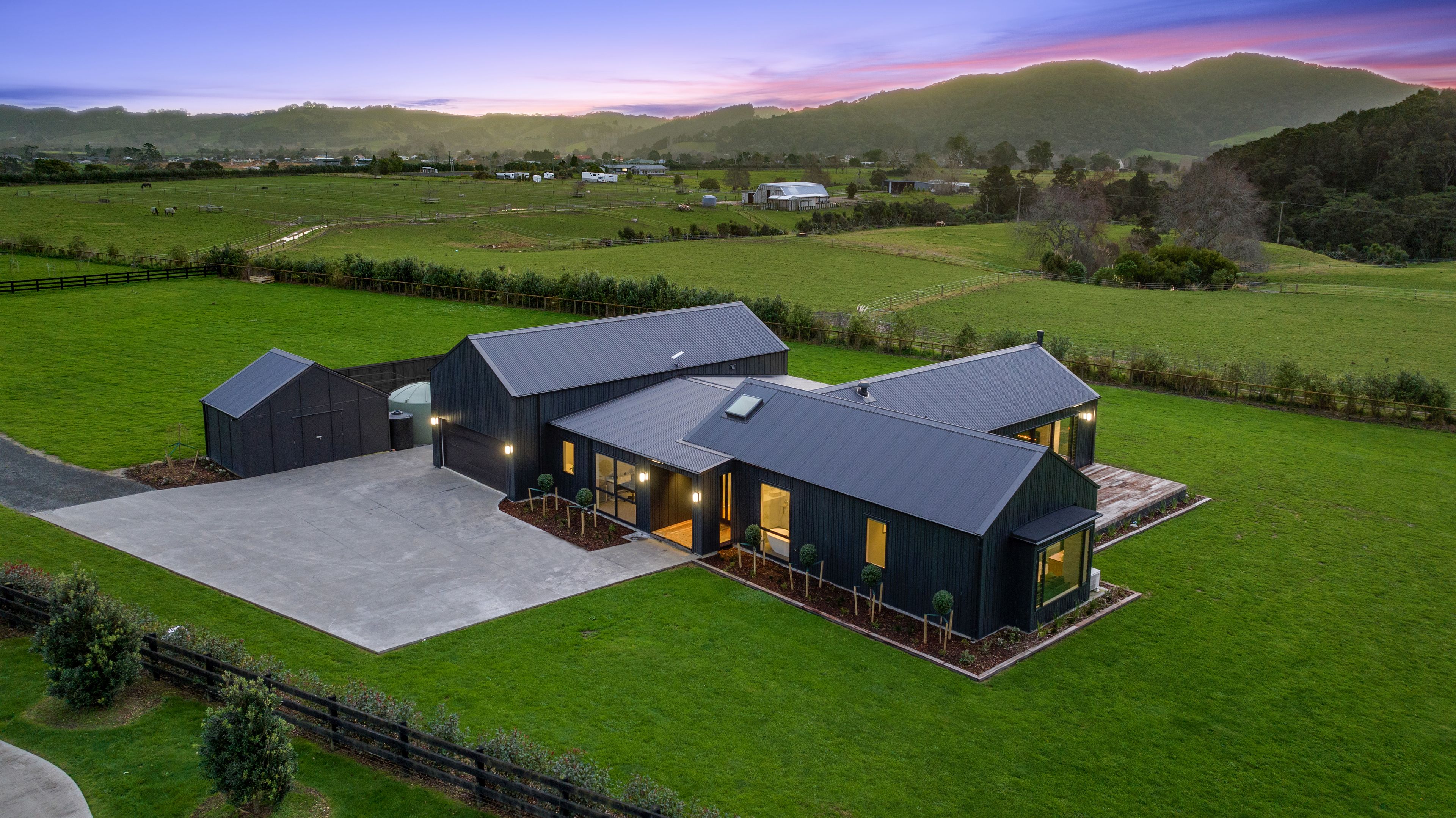 4 Rossbern Lane, Clevedon, Manukau City Real Estate Ray White New