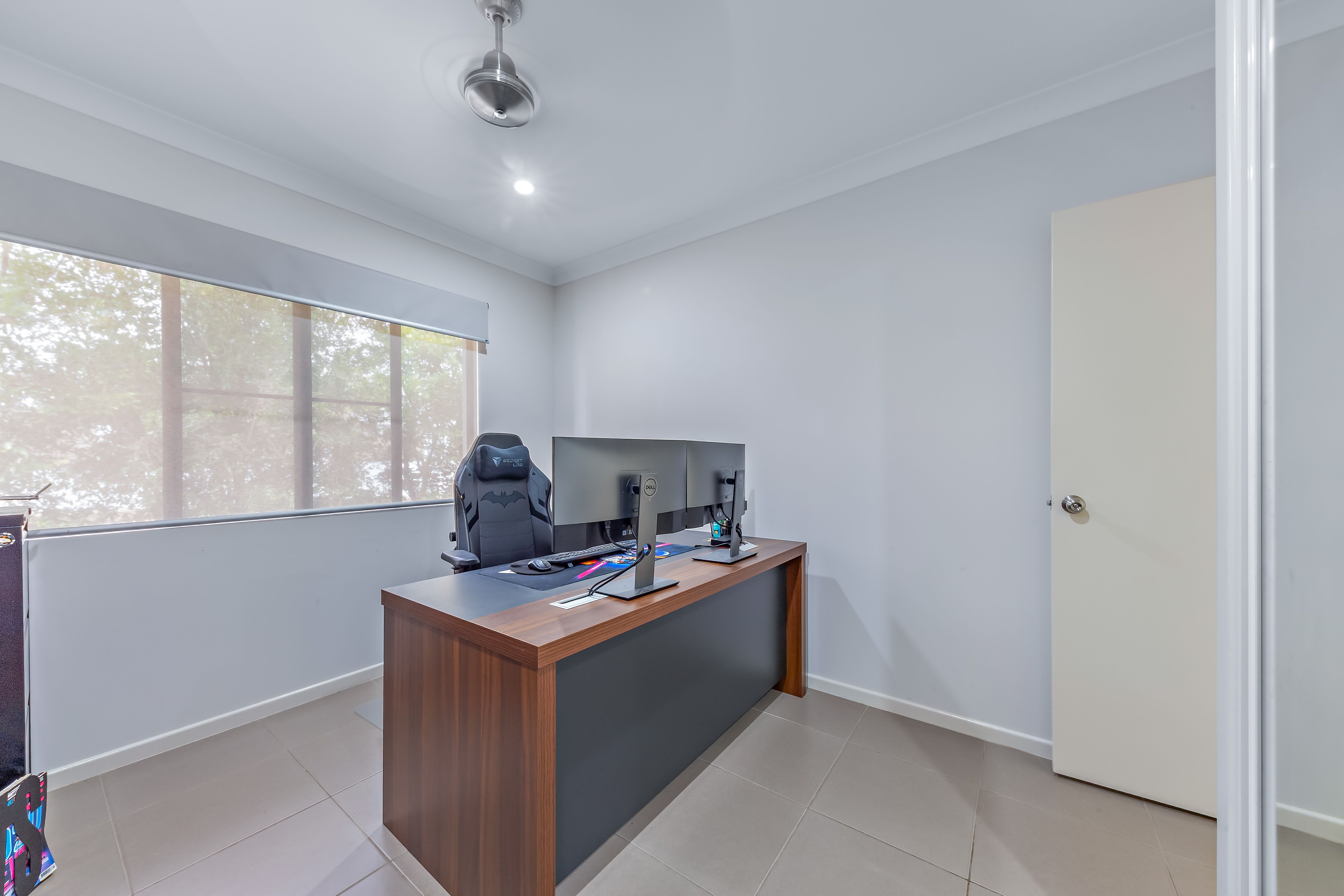 7 Beames Crescent — photo 11 of 19