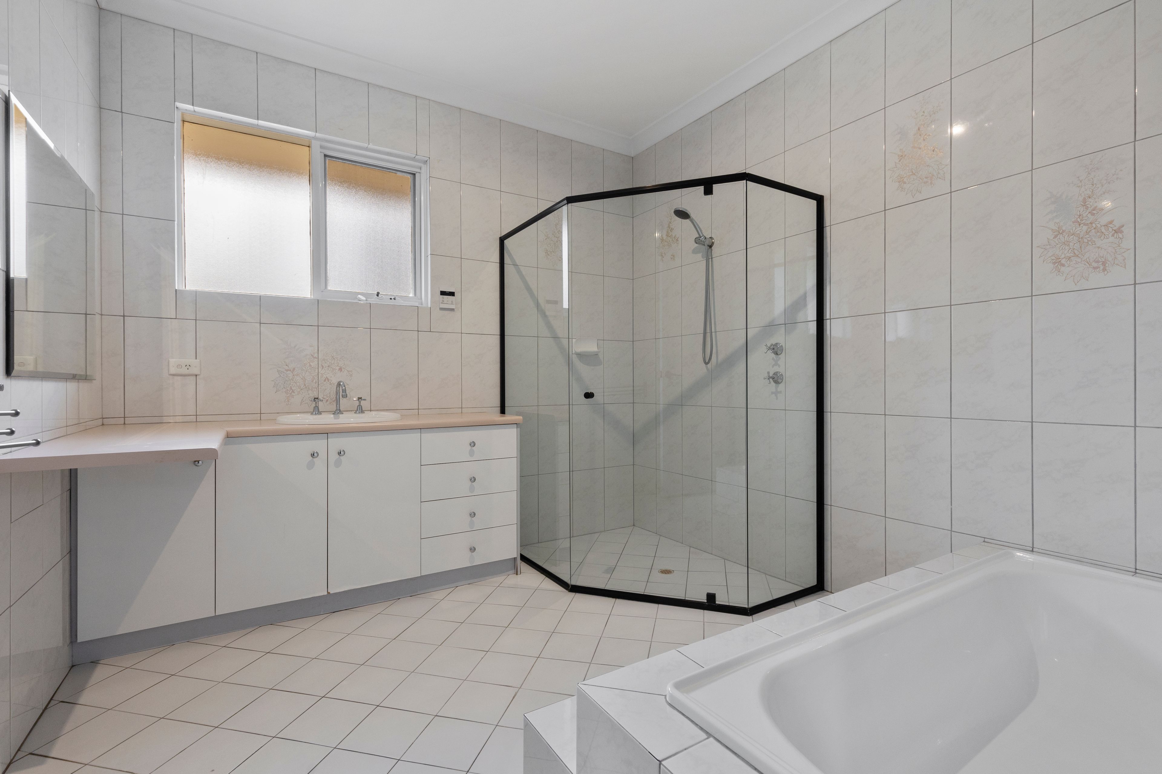 4/5 Henley Avenue — photo 10 of 13