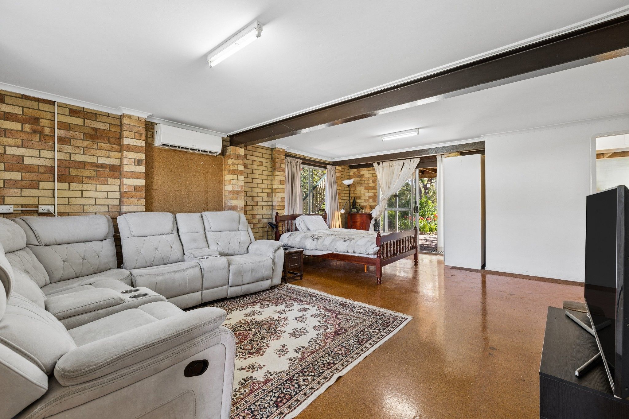 22 Chateau Street — photo 3 of 26