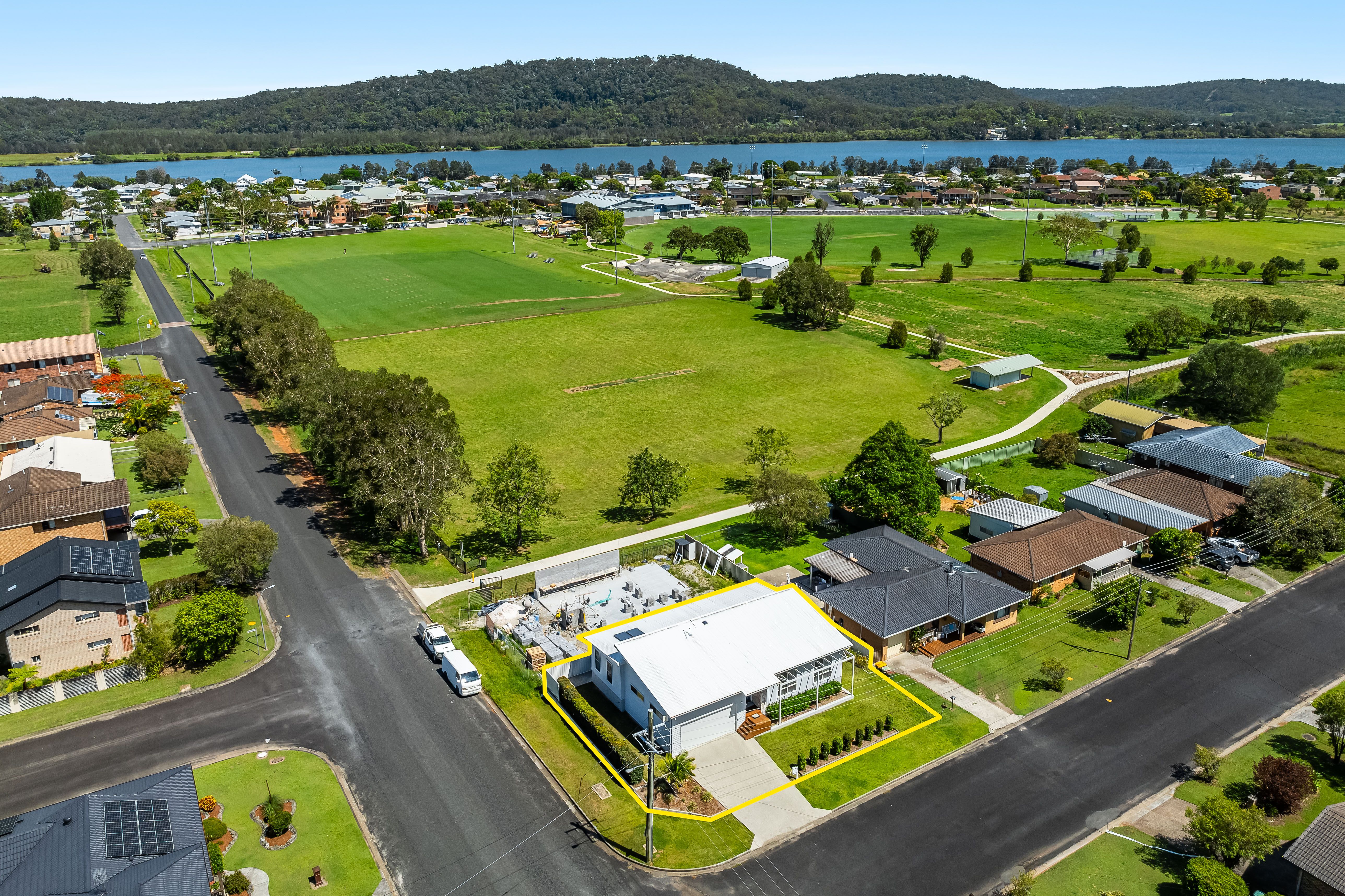 1 Iona Close — photo 12 of 14